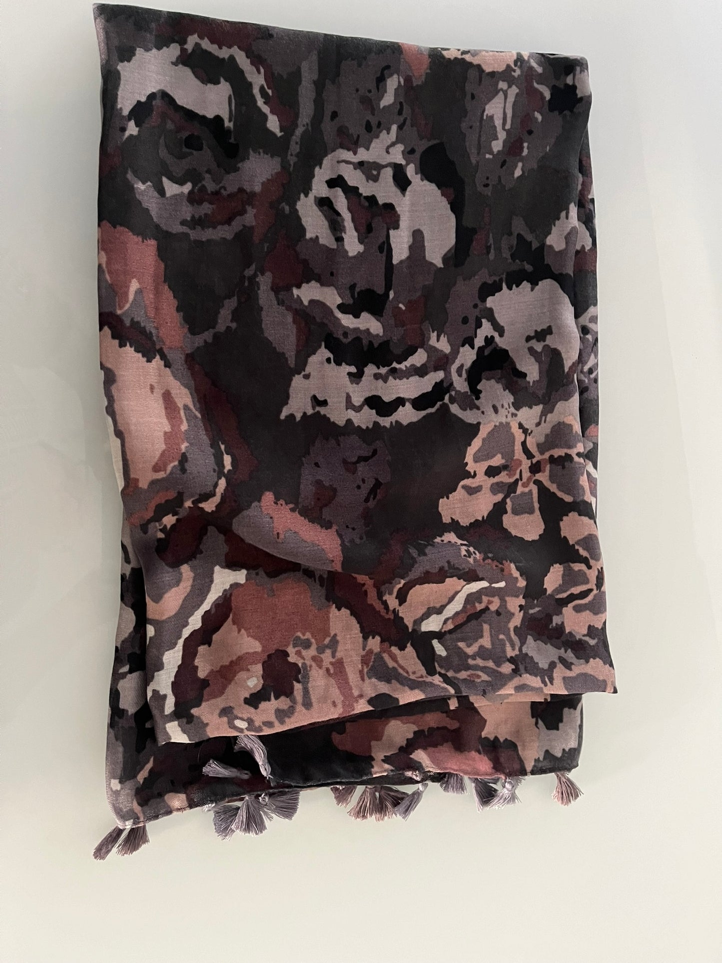 Foulard Femme douce Mode très chic avec ces pompons