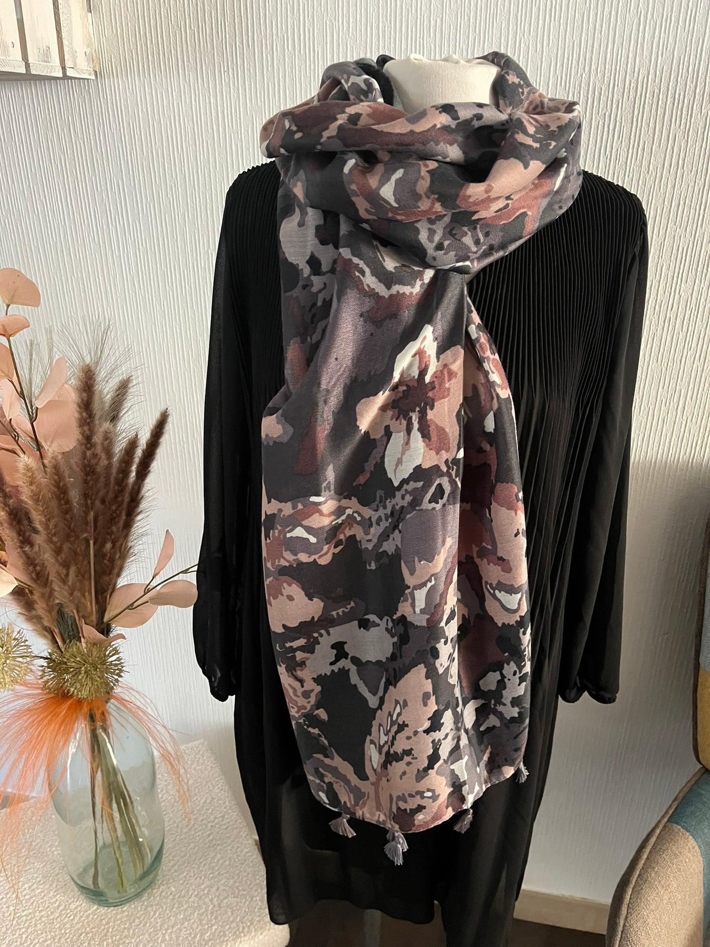 Foulard Femme douce Mode très chic avec ces pompons