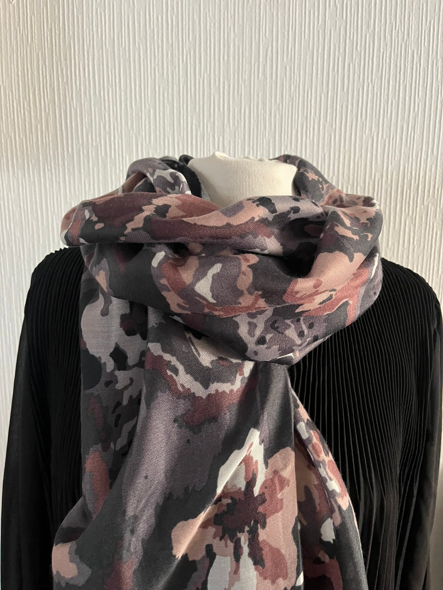 Foulard Femme douce Mode très chic avec ces pompons