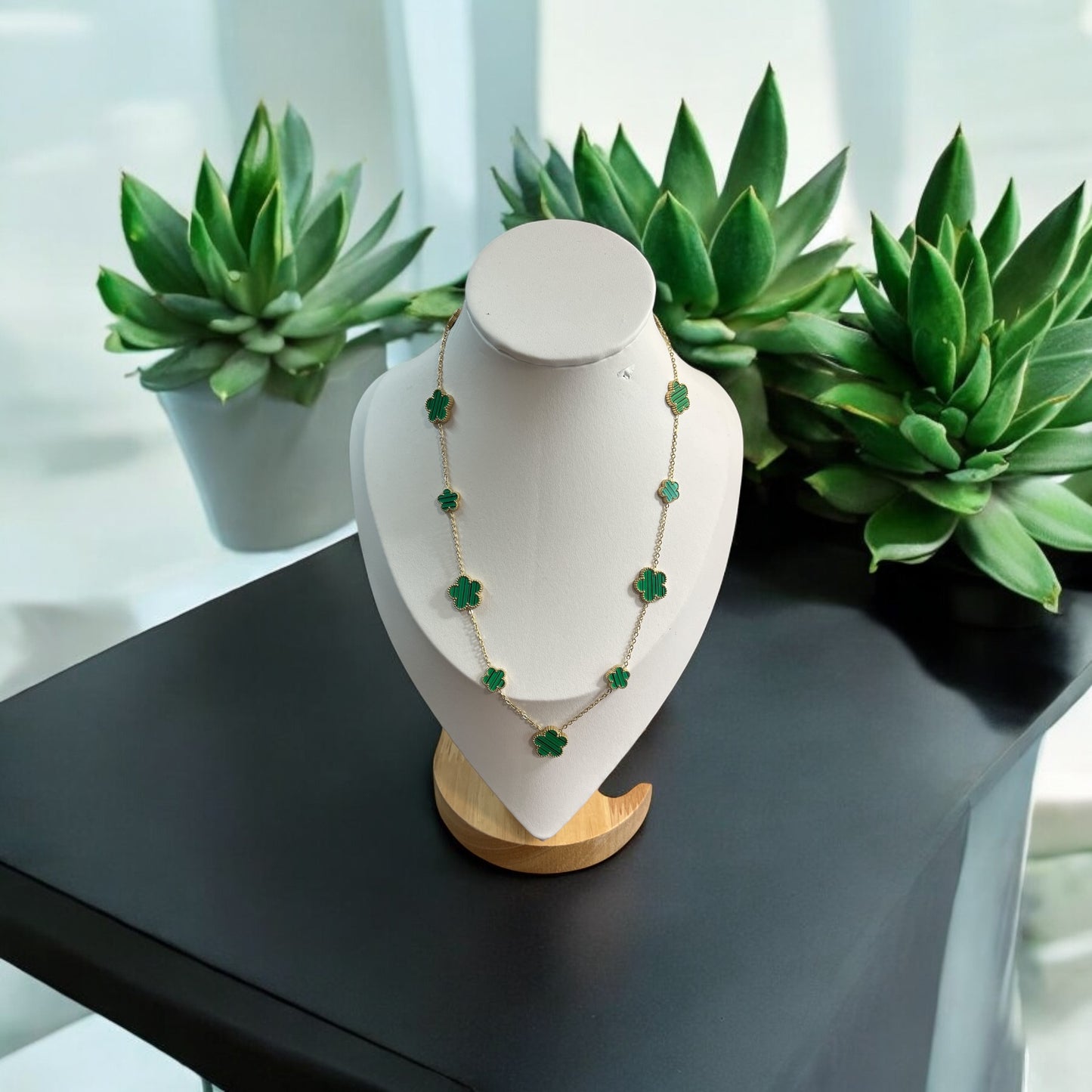 Collier ras de cou chaine fine orné de fleurs nacré - Acier inoxydable doré