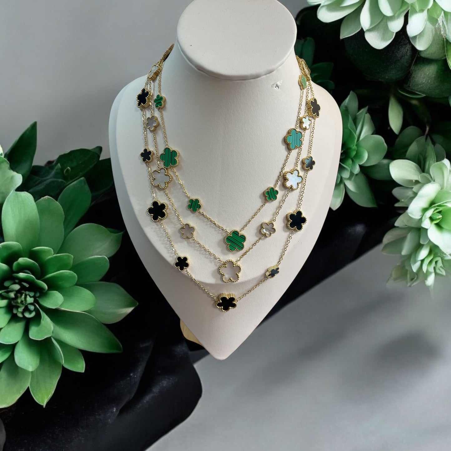 Collier ras de cou chaine fine orné de fleurs nacré - Acier inoxydable doré
