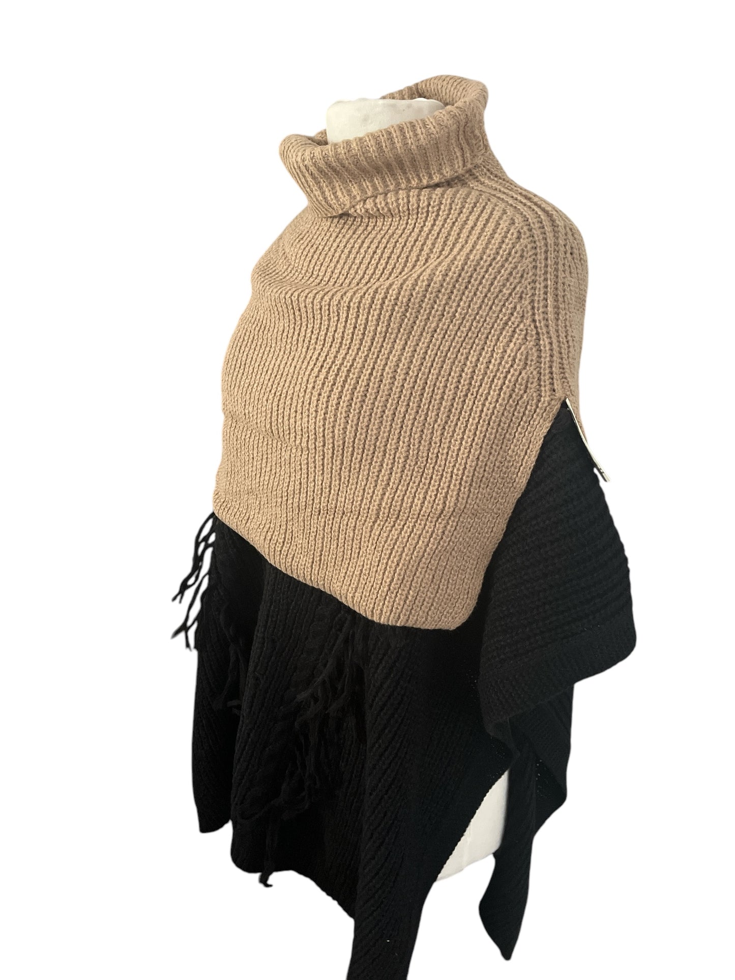 Poncho en Mail Femme avec motif tressé et franges