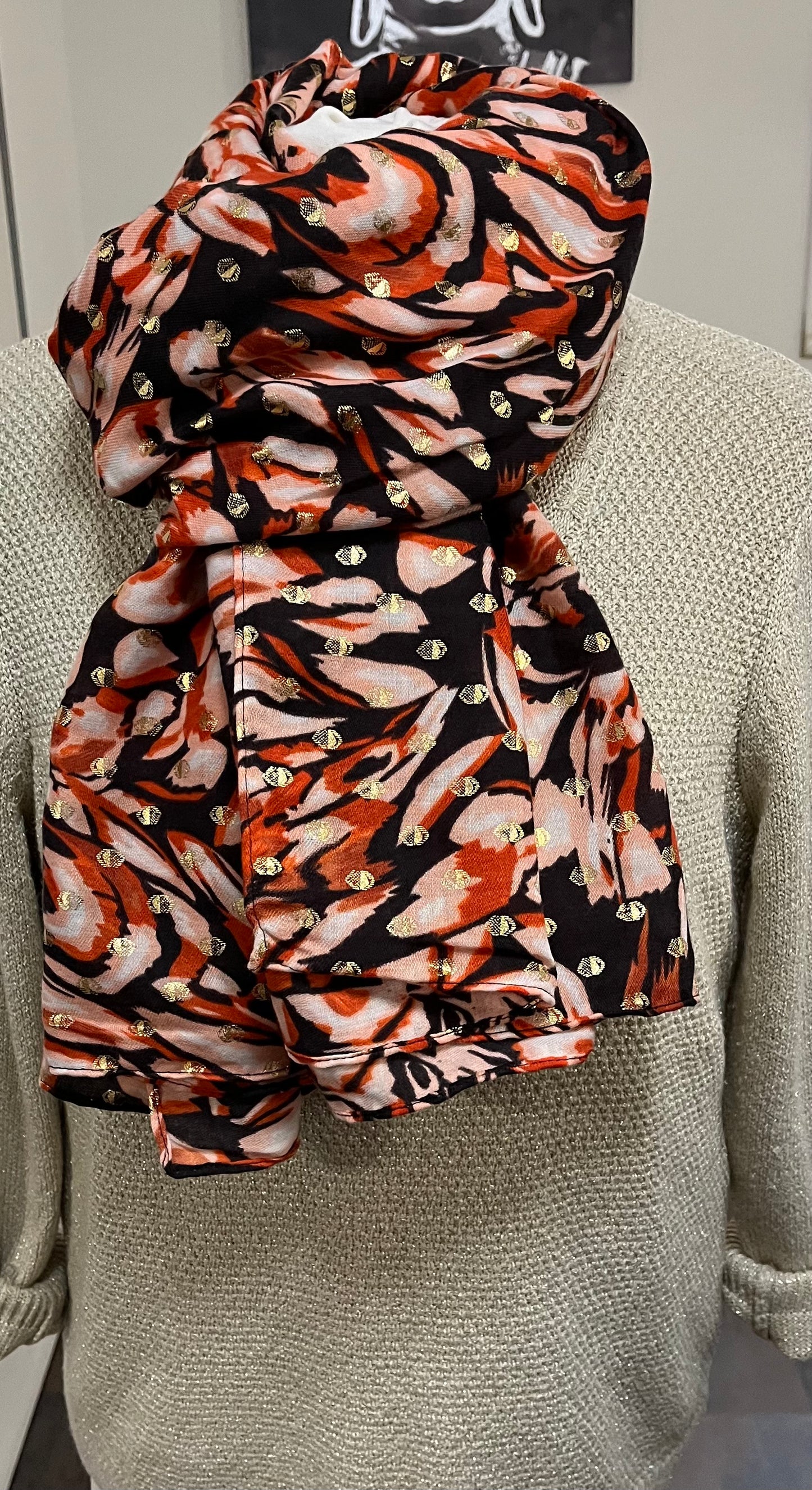 Foulard Femme doux et Chic aux couleurs Orange - Noir - touche doré