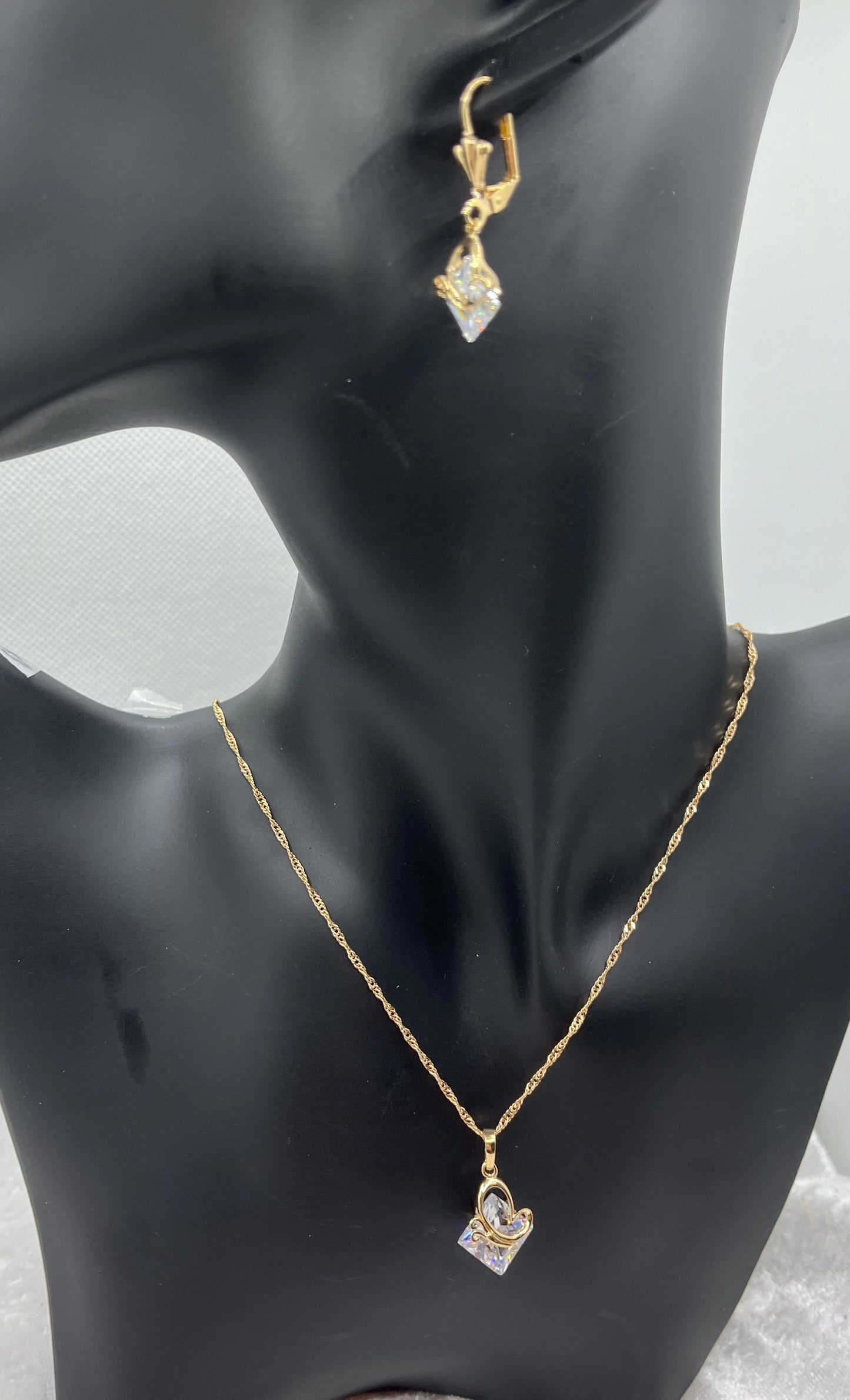 Ensemble Bijoux Femme - Collier chaine fine + Boucles d'oreilles Pendentif brillant orné d'un coeur doré - Acier inoxydable Doré