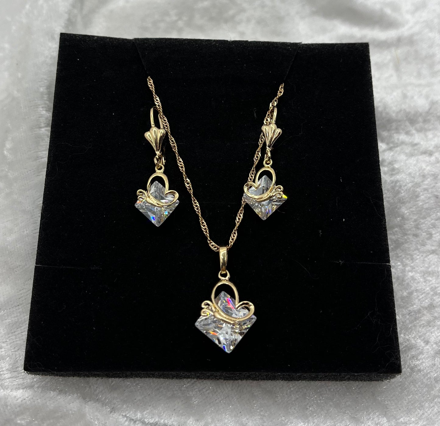 Ensemble Bijoux Femme - Collier chaine fine + Boucles d'oreilles Pendentif brillant orné d'un coeur doré - Acier inoxydable Doré