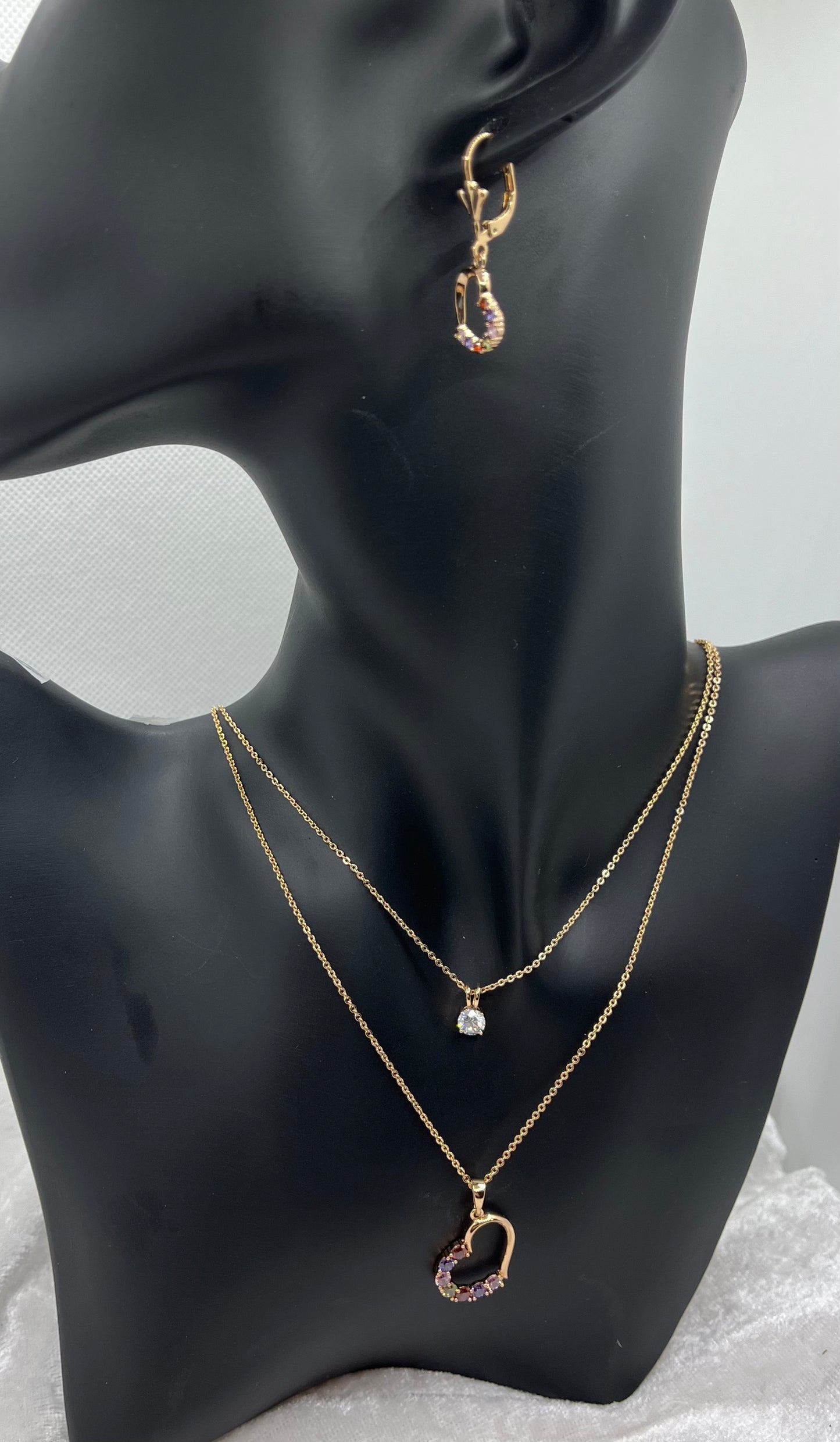 Ensemble Bijoux Femme - Collier sur 2 chaines fine avec 1 Brillant et un Coeur ornés de strass de couleurs brillant + boucles d'oreilles Pendentif Coeur - Acier inoxydable Doré