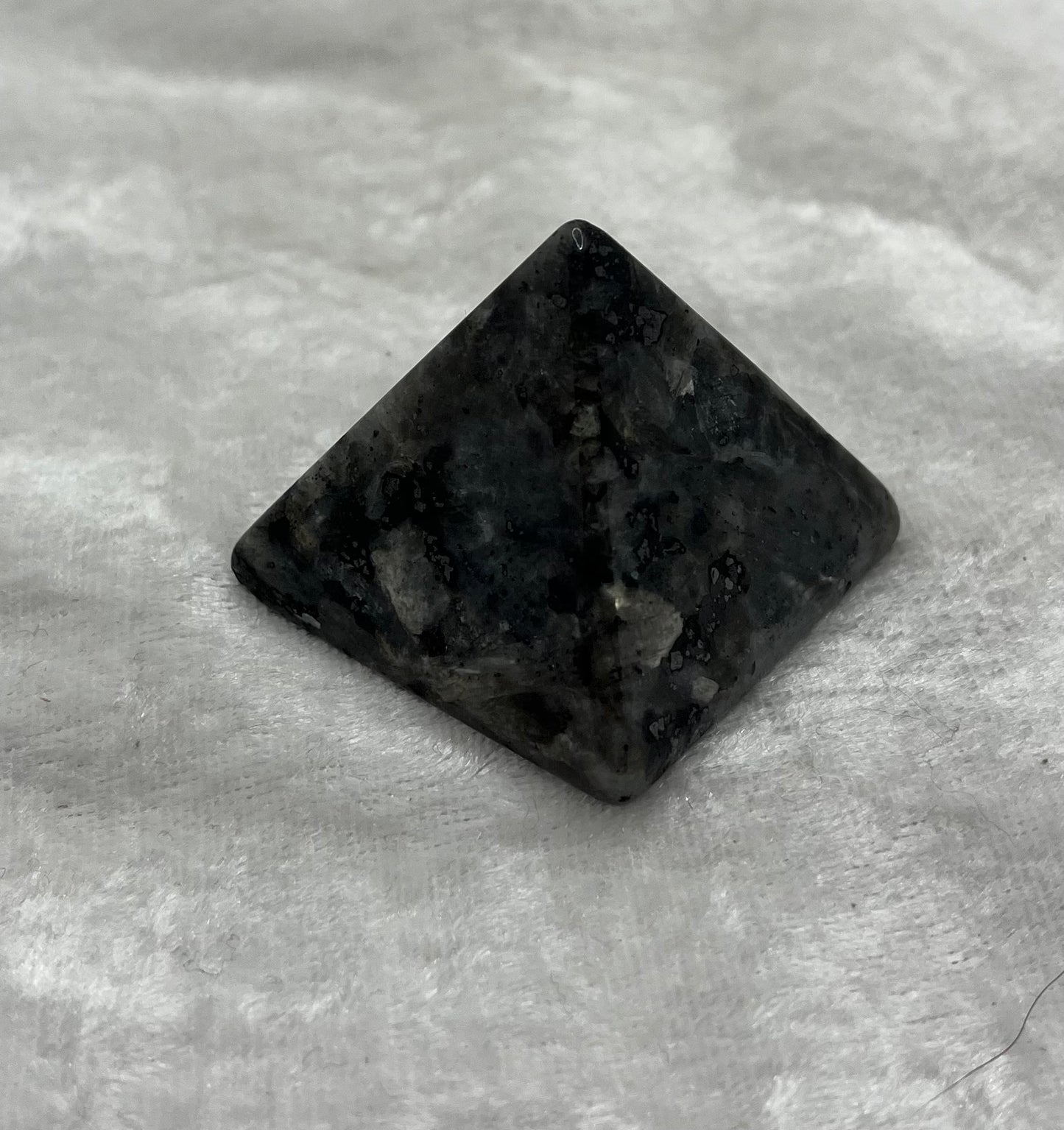 Pyramide en Granite noir