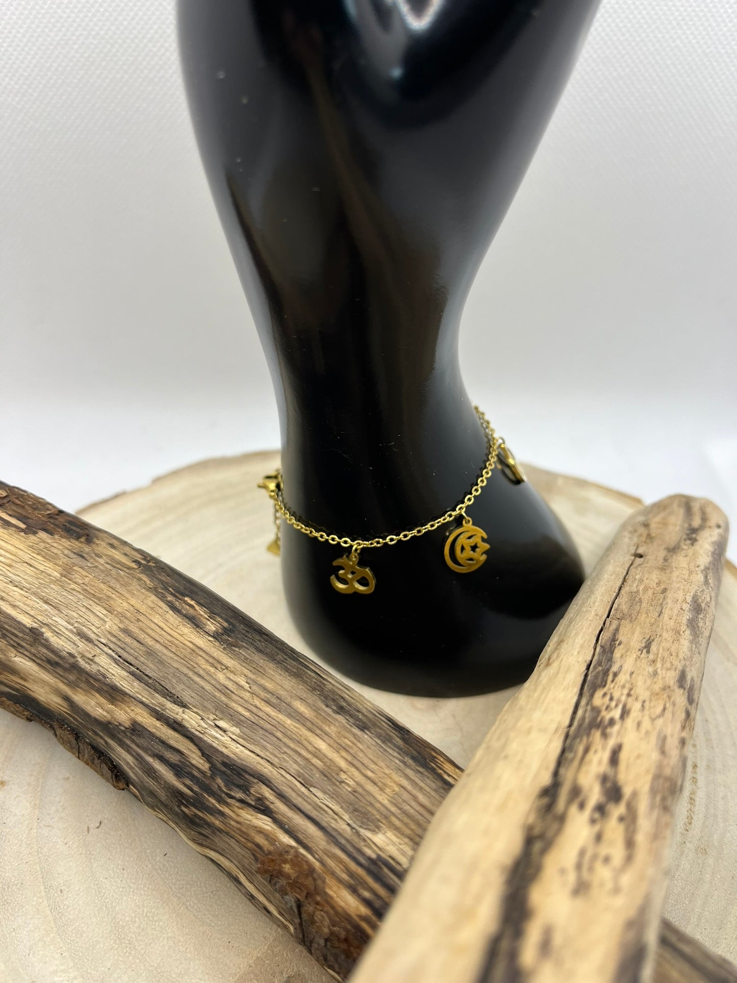 Bracelet Chaine fine Mode et chic 4 Pendentif - Acier inoxydable - Doré