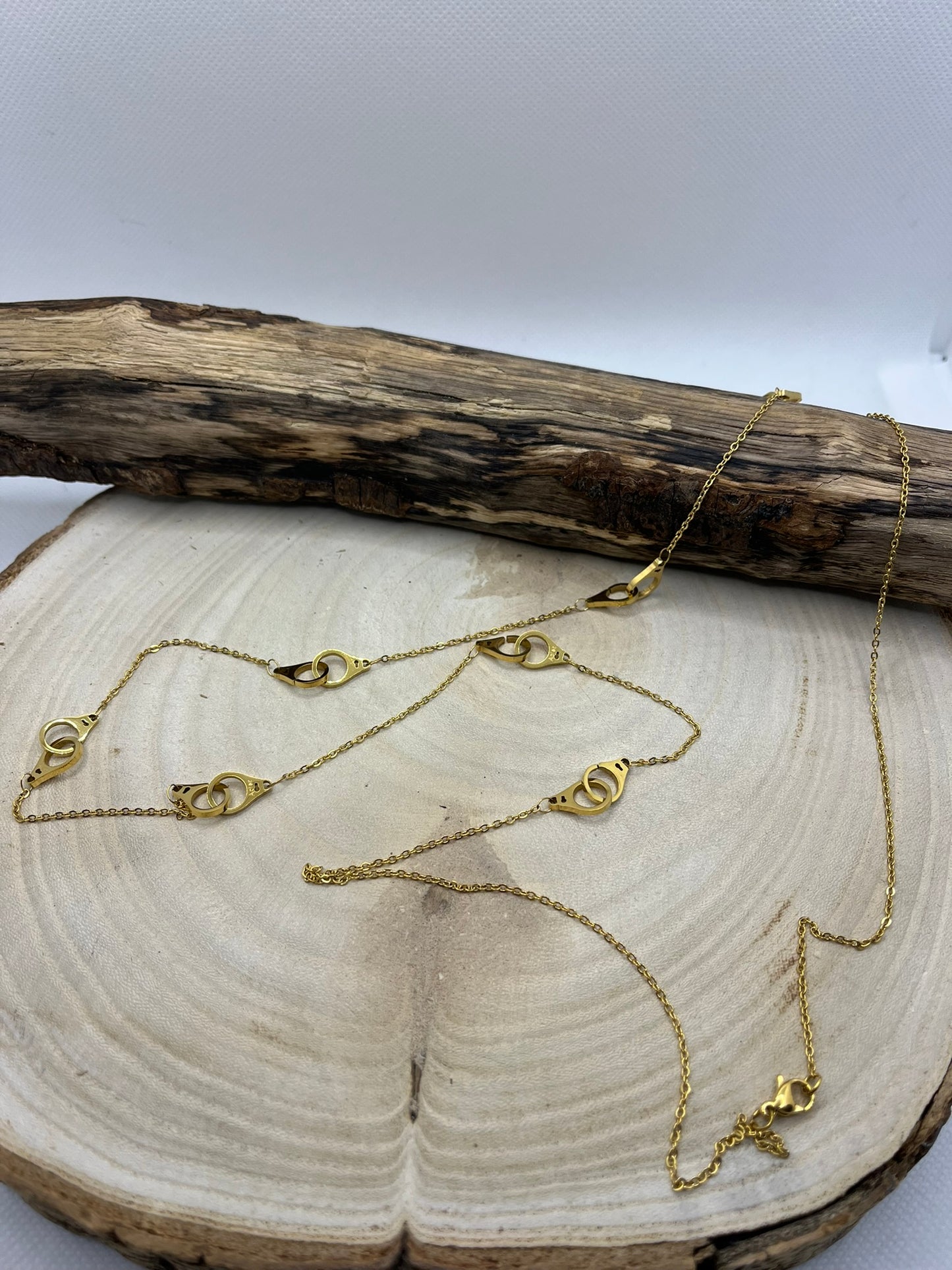 Collier Femme Chaine fine avec des anneaux croisés - Acier Inoxydable - Doré