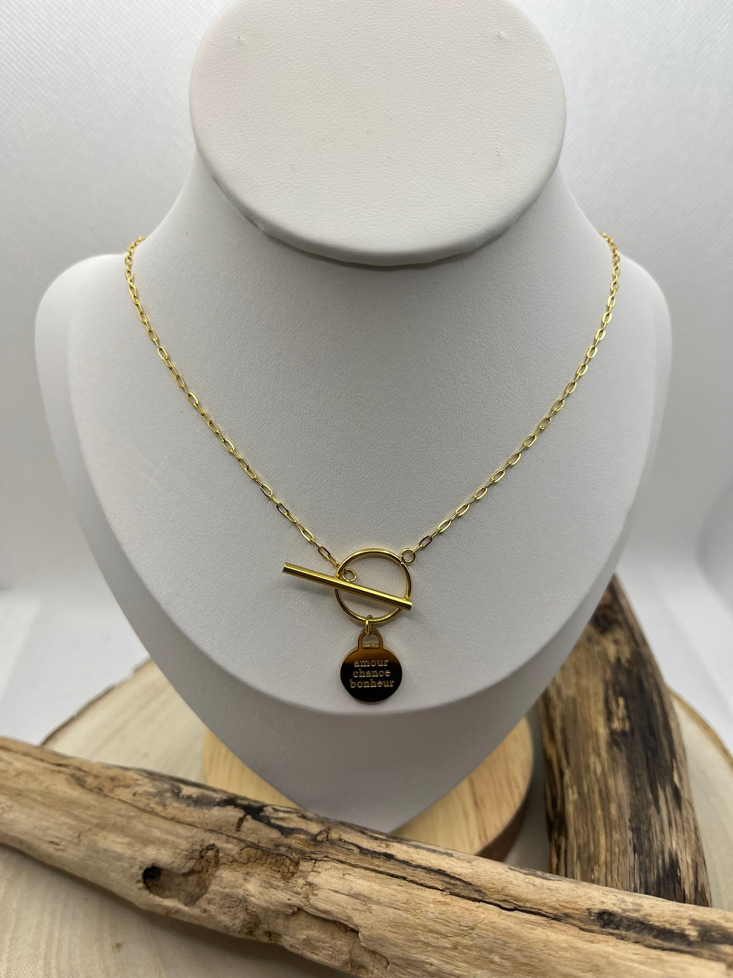 Collier Femme Chaine fine Chic et Mode avec Message gravé " amour, chance, bonheur" - Acier Inoxydable Doré