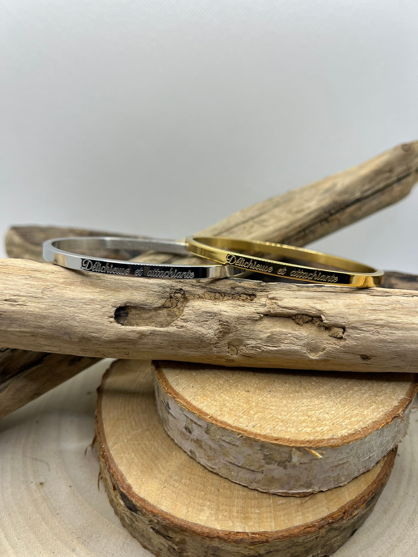 Bracelet Jonc Message Personnalisée ( Délicieuse et attachiante ) - Acier Inoxydable Doré ou en Argenté