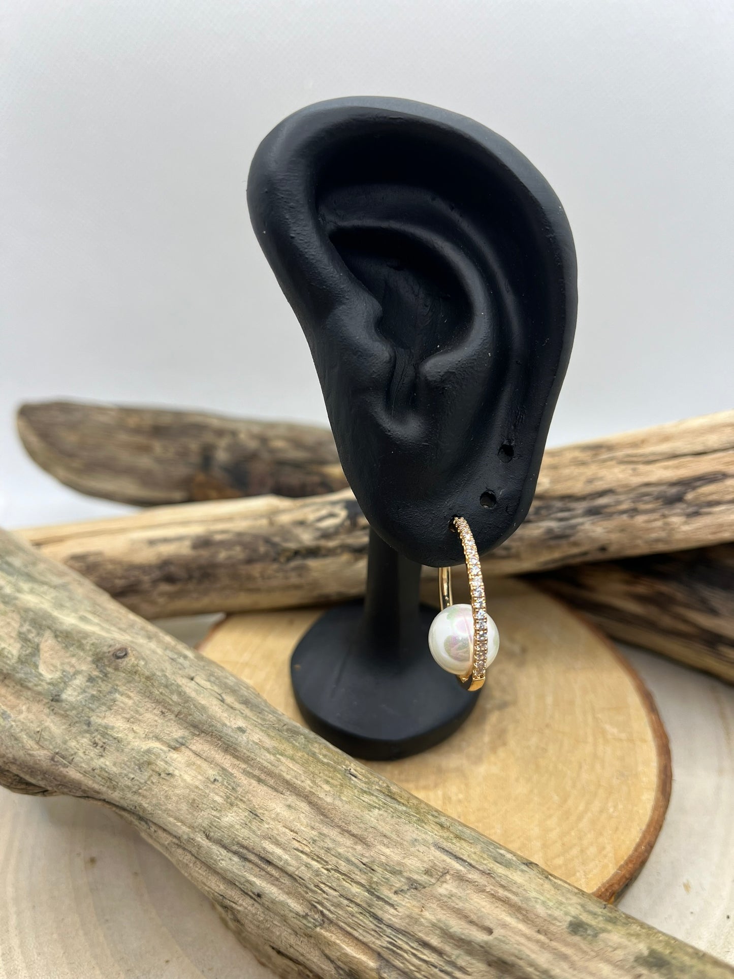 Boucles d'oreilles créoles ornés de strass et d'une perle nacre - Acier inoxydable doré