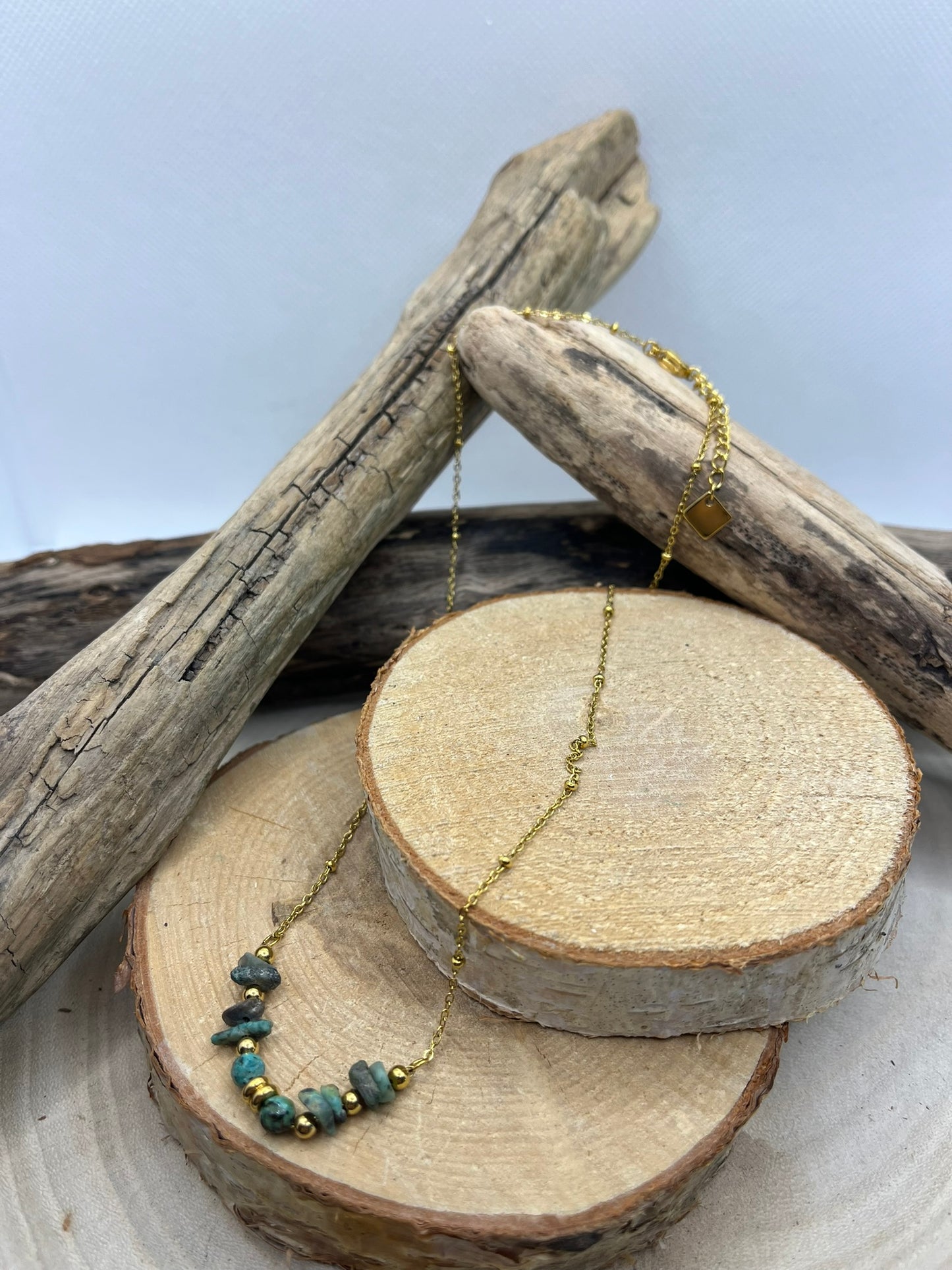 Collier chaine fine en Acier Inoxydable Doré Orné de Pierres Naturelles Turquoise Afrique