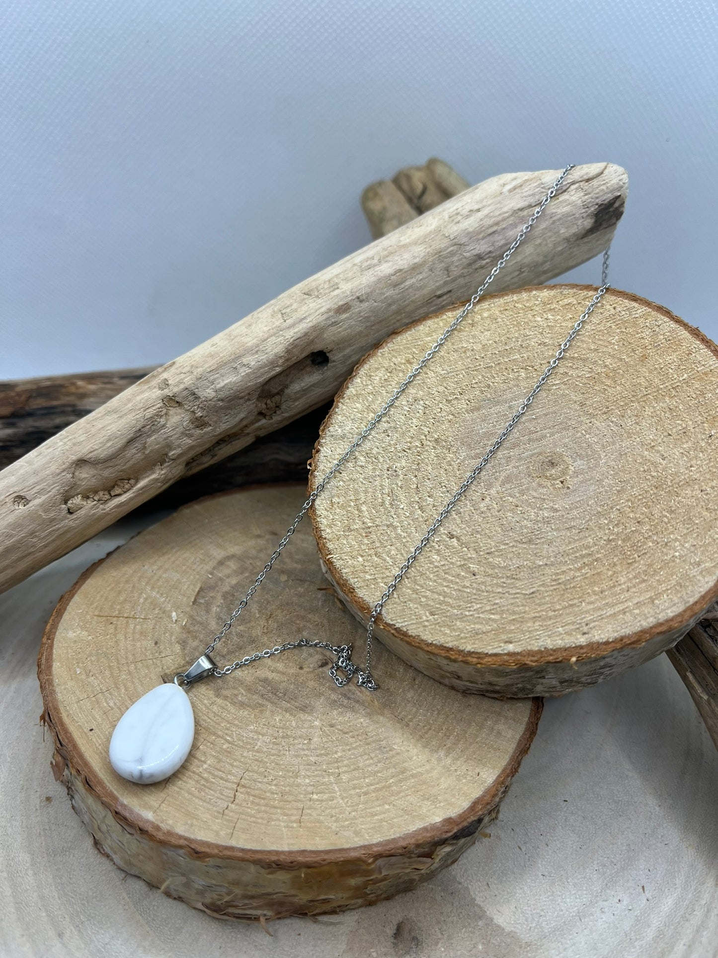Collier Chaine fine Argenté - Pendentif Goutte en Pierre Naturelle Howlite