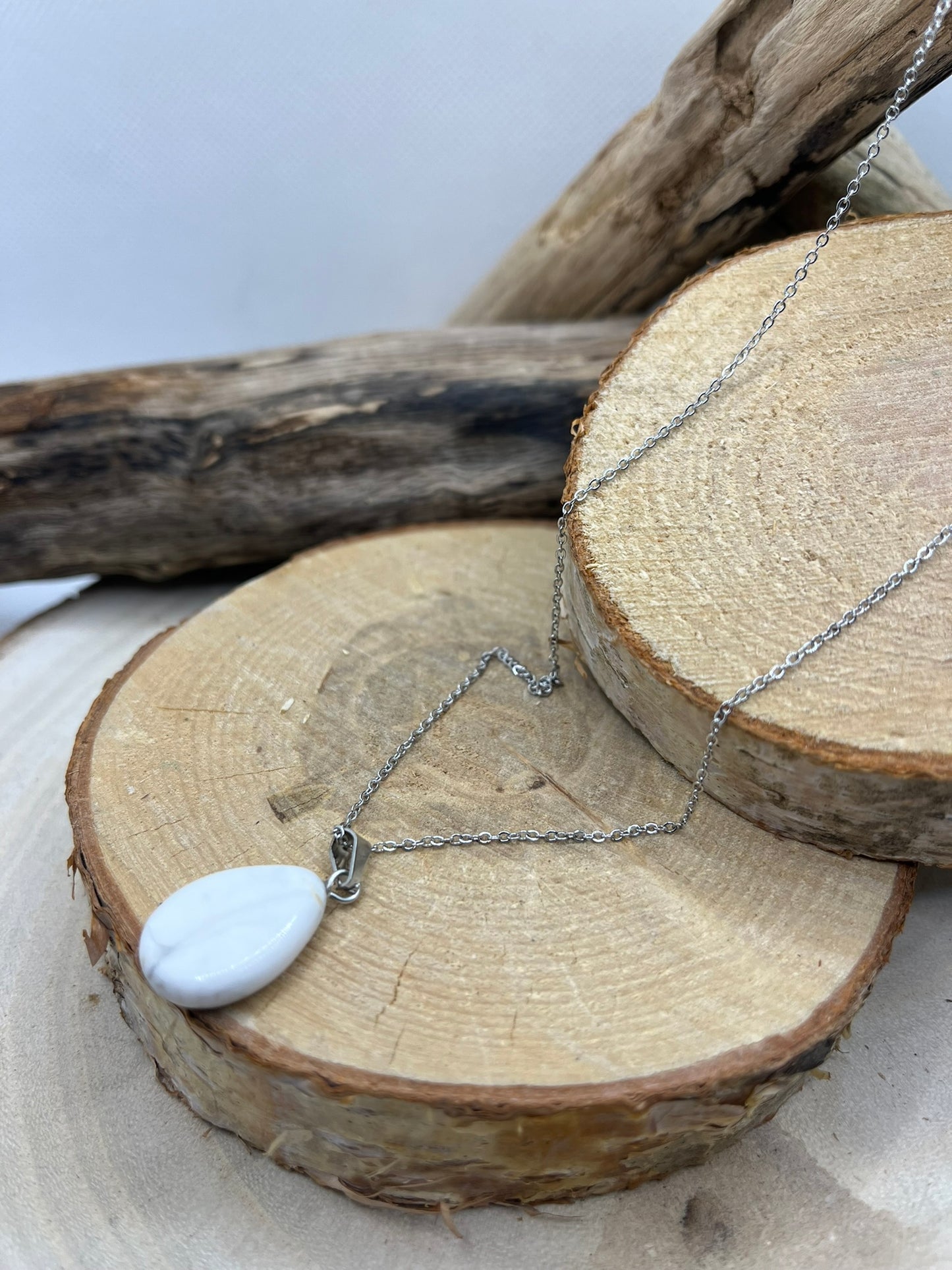 Collier Chaine fine Argenté - Pendentif Goutte en Pierre Naturelle Howlite