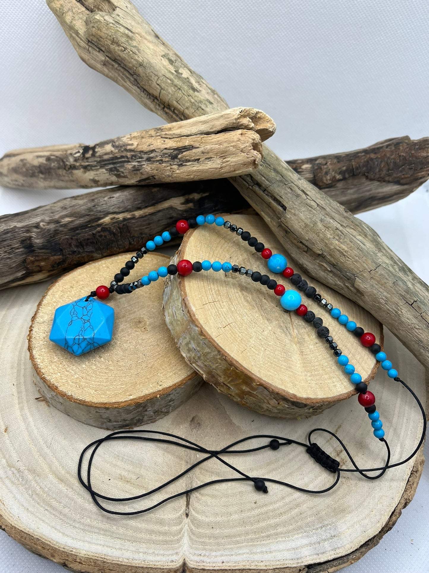 Collier en Pierre Naturelle - Turquoise - Onyx - Hématite - Jade Rouge - Pendentif Turquoise - Sur Cordon réglable