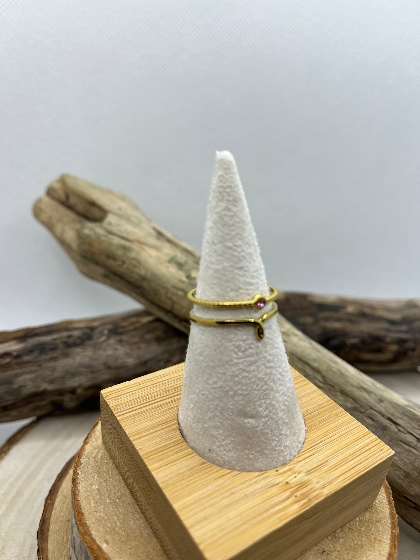 Bague fine en Acier Inoxydable ajustable orné d'un strass rose - Doré