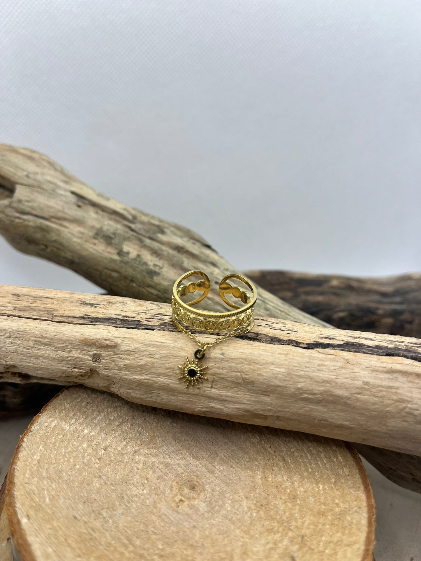 Bague en Acier inoxydable ajustable une chaine orné d'un pendentif soleil - Doré