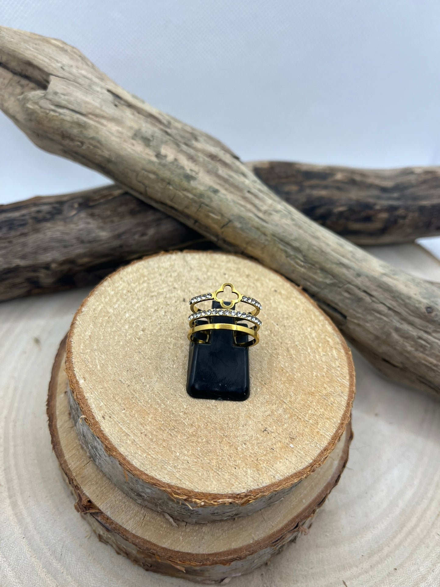 Bague en Acier inoxydable ajustable mode orné d'un trèfle et de strass - Doré ou en Argenté