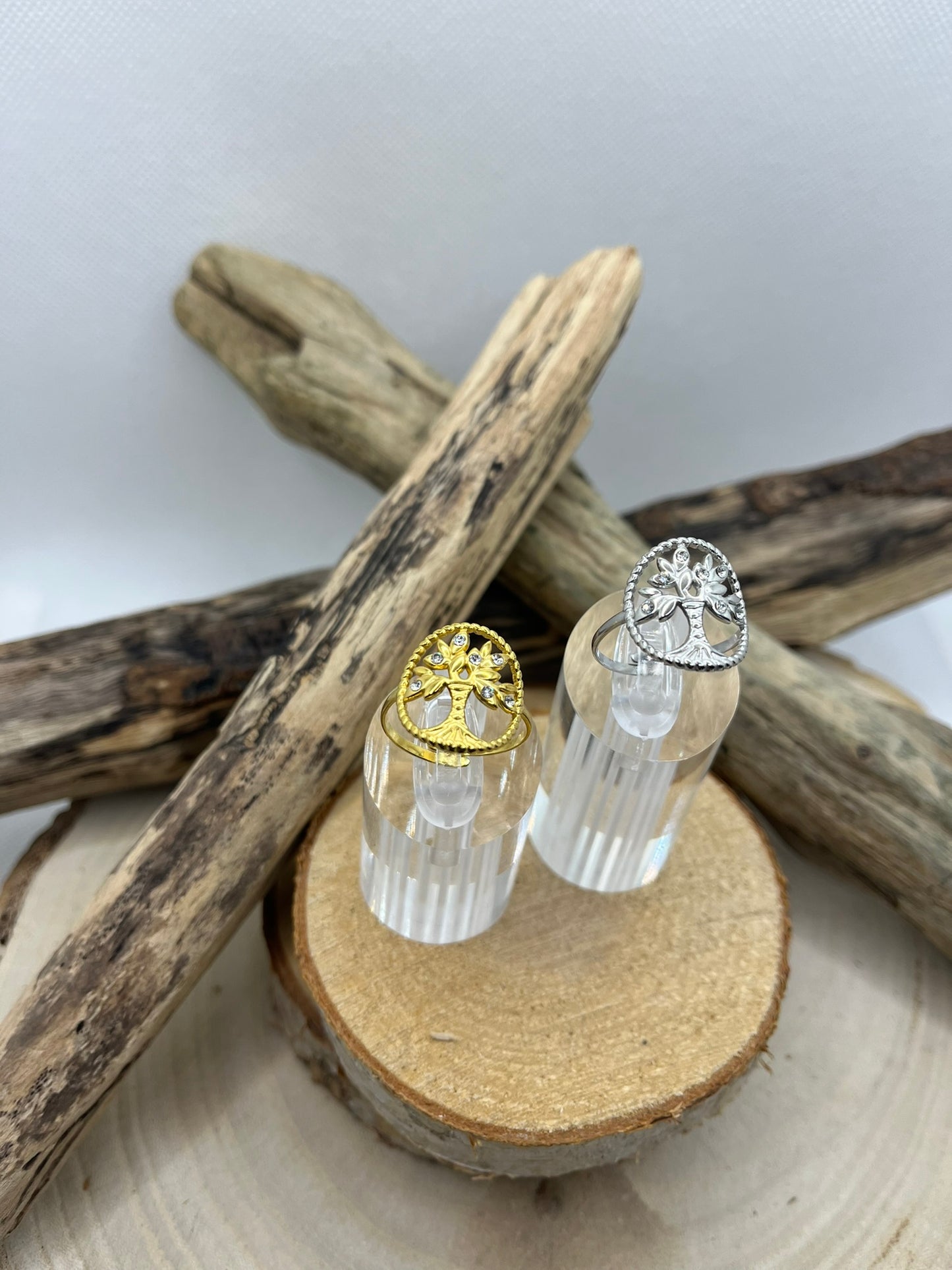 Bague en acier inoxydable fine avec arbre de vie tendance couleur doré ou en Argenté Orné de strassajustable à la mode
