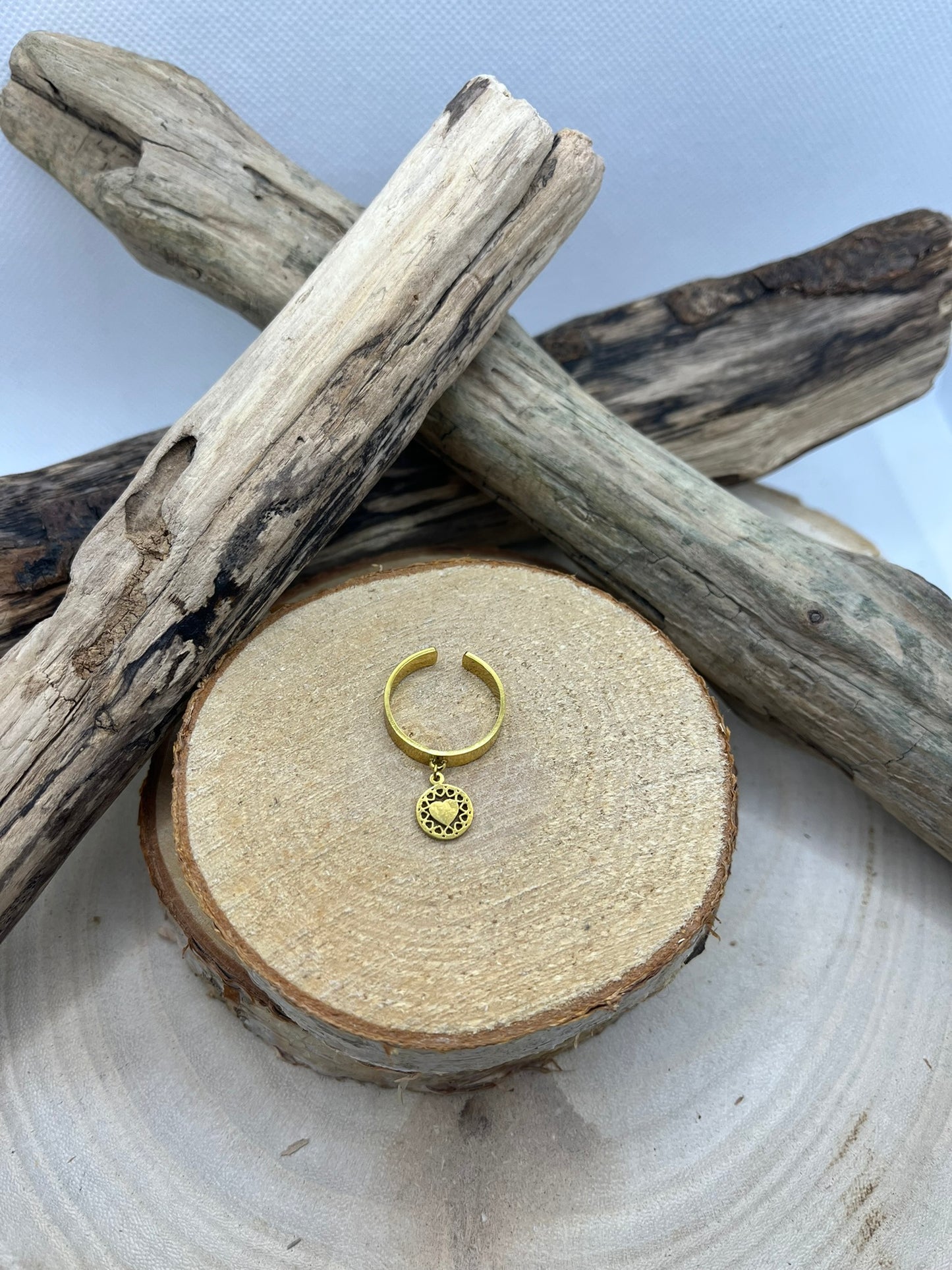 Bague acier inoxydable doré breloque avec une petit coeur et ajustable