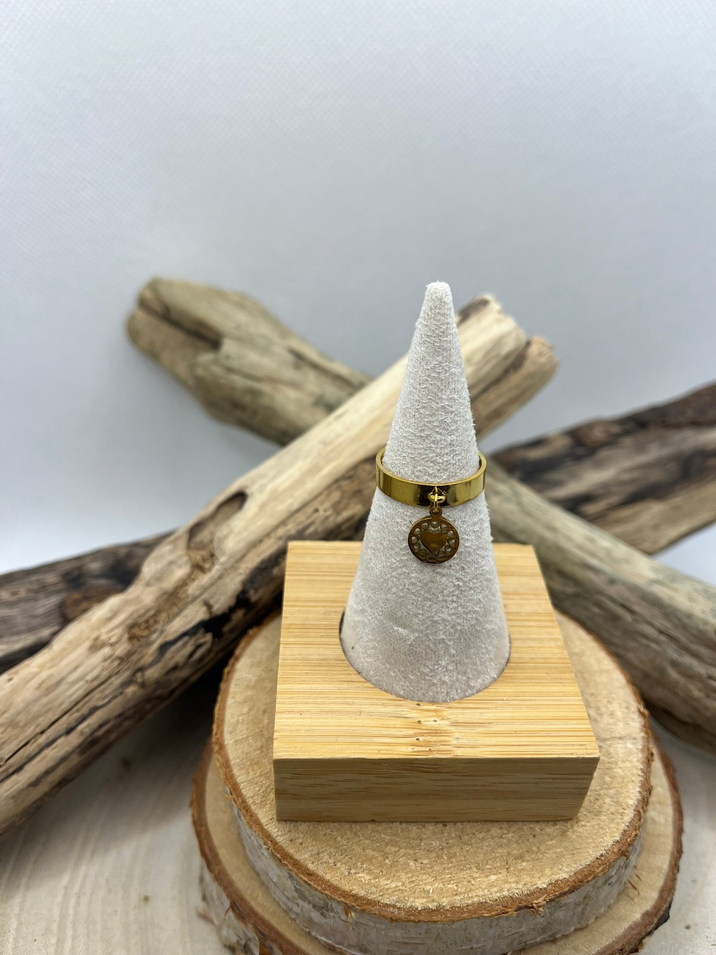 Bague acier inoxydable doré breloque avec une petit coeur et ajustable