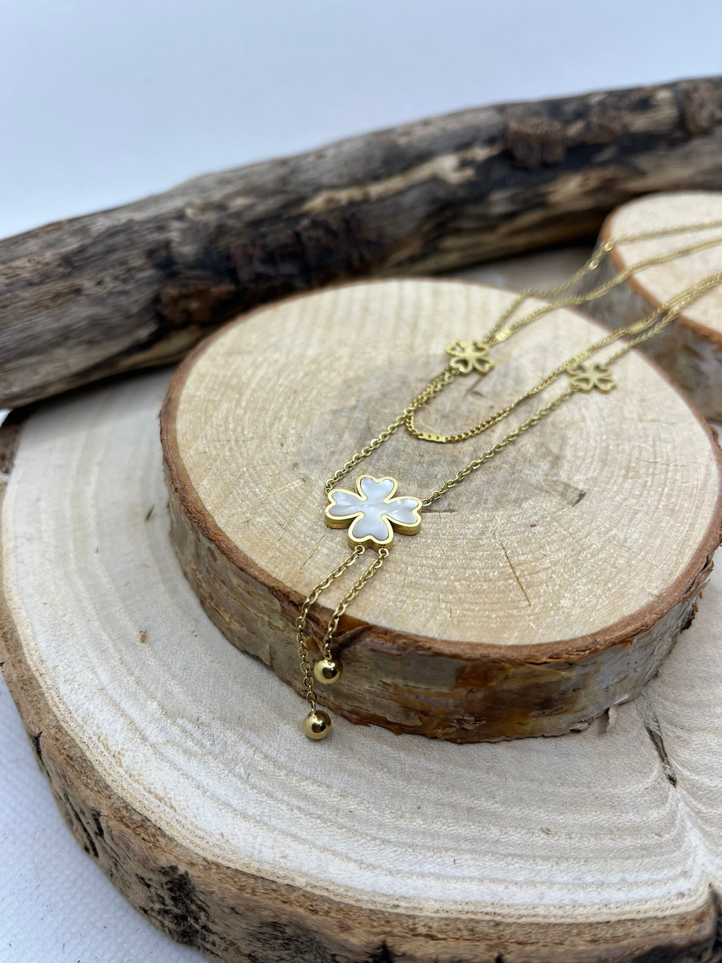 Collier Femme sur 2 Chaines fine Orné de 2 trèfles doré et un pendentif trèfle nacré - Acier inoxydable doré