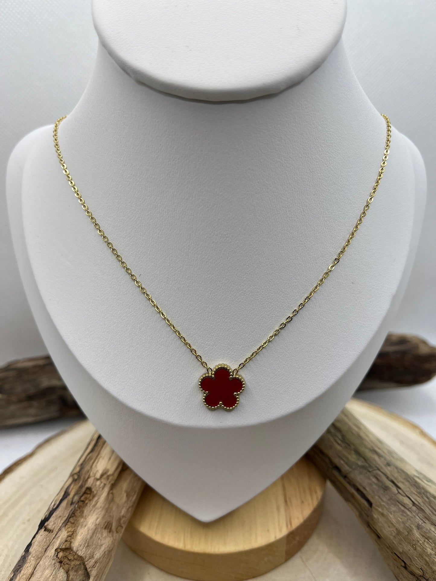Collier Femme Chaine fine Pendentif fleur nacré de couleur rouge ou Blanc - Acier inoxydable doré