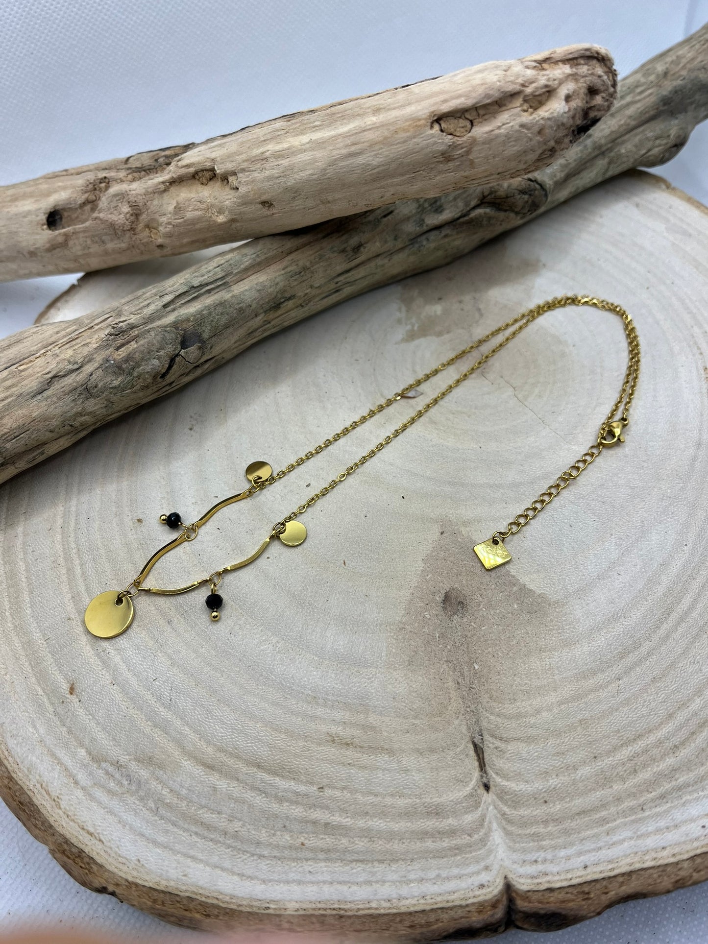 Collier Femme Chaine fine orné d'un pendentif doré et de perles noir - Acier inoxydable Doré