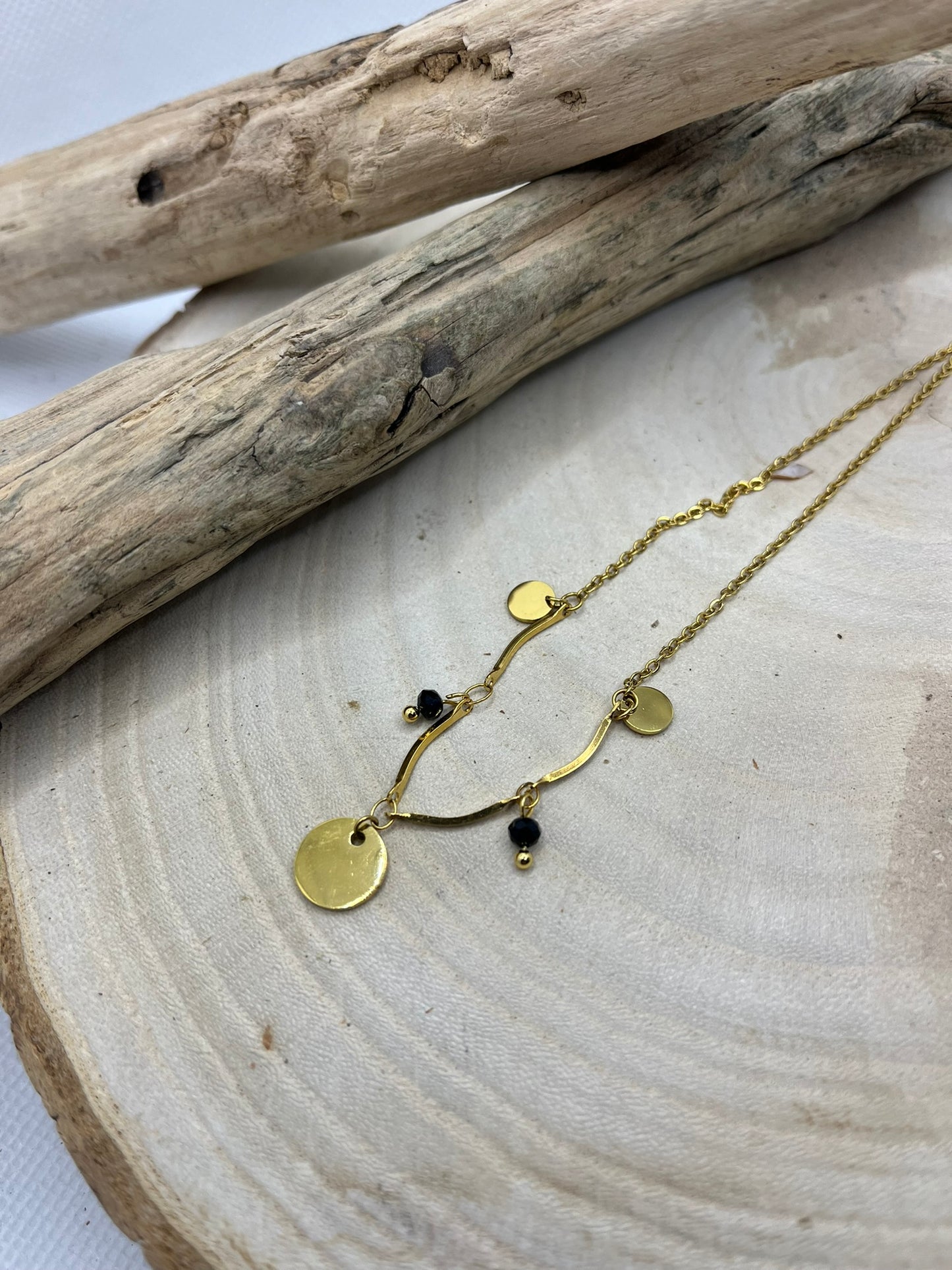 Collier Femme Chaine fine orné d'un pendentif doré et de perles noir - Acier inoxydable Doré