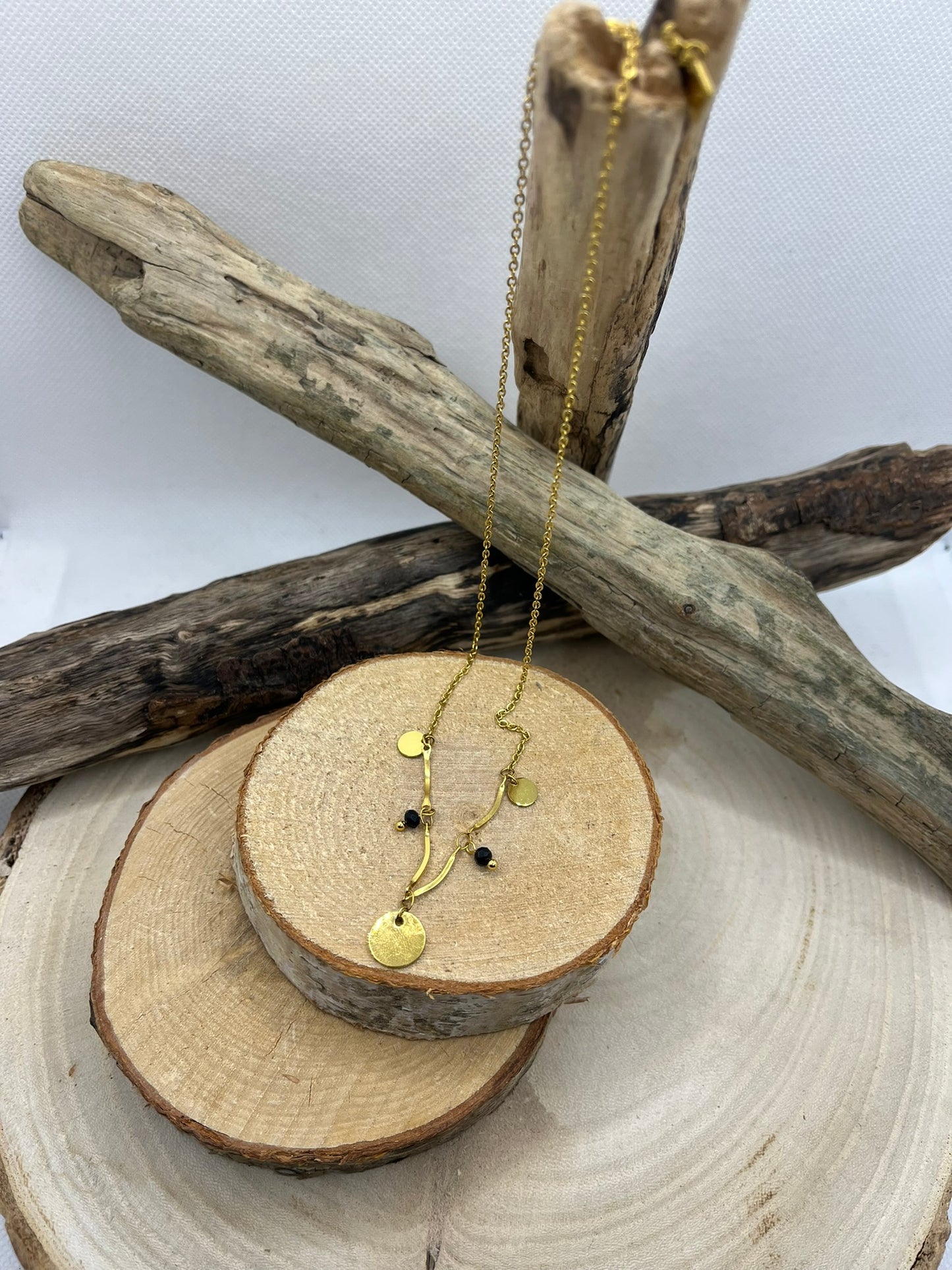 Collier Femme Chaine fine orné d'un pendentif doré et de perles noir - Acier inoxydable Doré