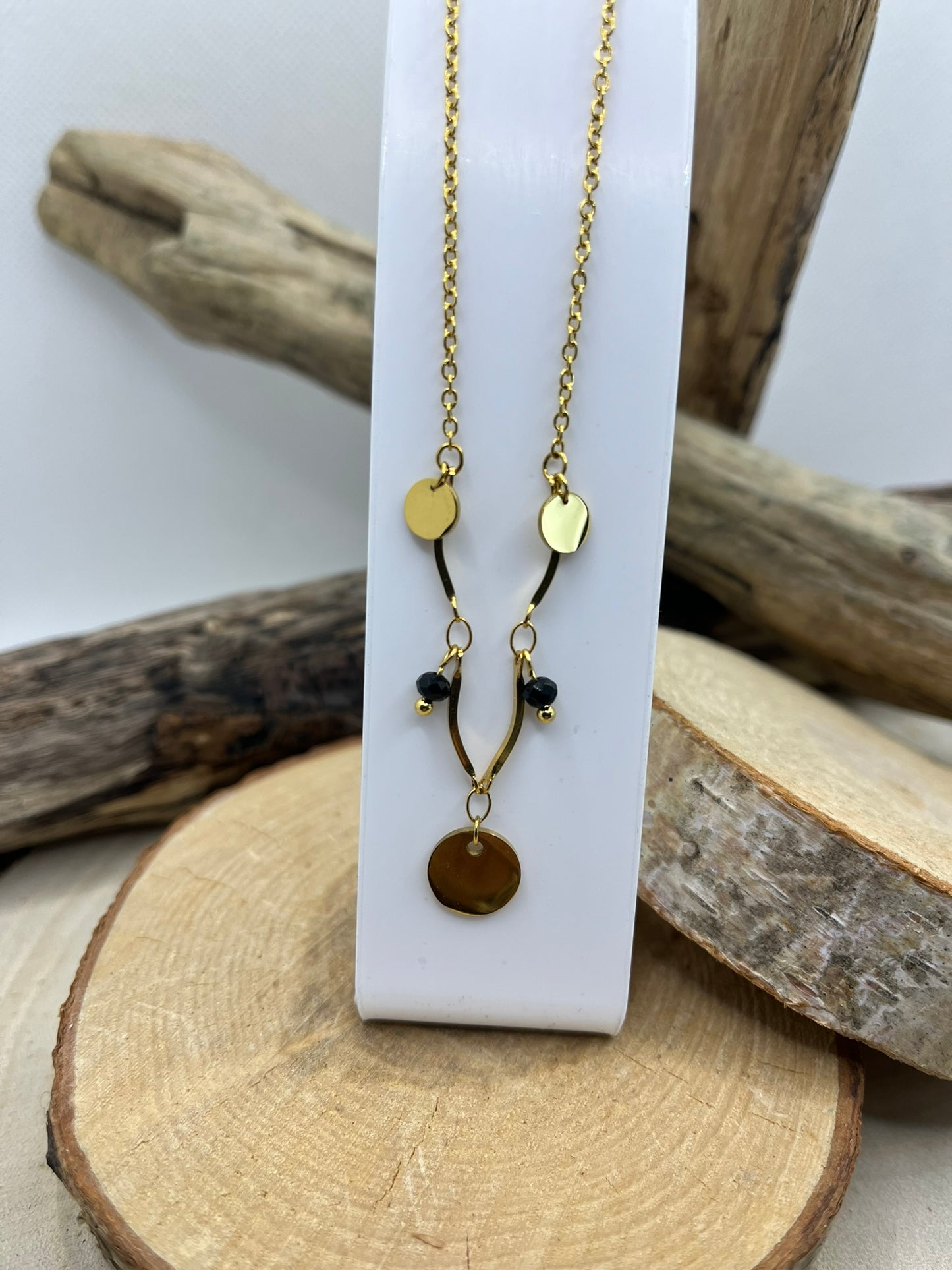 Collier Femme Chaine fine orné d'un pendentif doré et de perles noir - Acier inoxydable Doré