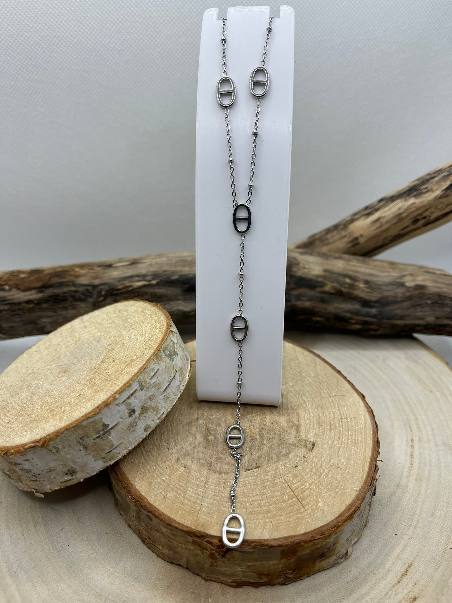 Collier Chaine fine orné de Strass et petites agrafe - Pendentif chaine et ses petite agrafe - Acier inoxydable Argent