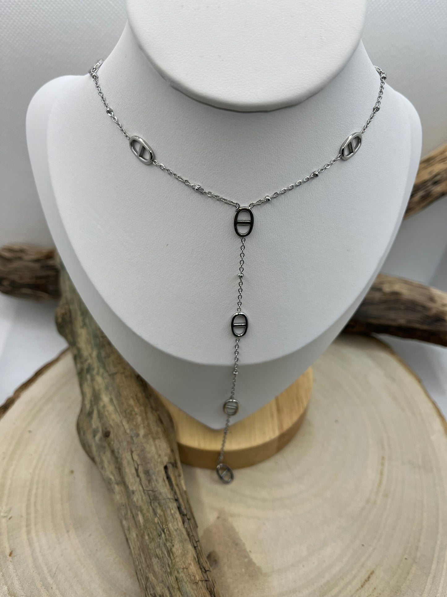 Collier Chaine fine orné de Strass et petites agrafe - Pendentif chaine et ses petite agrafe - Acier inoxydable Argent