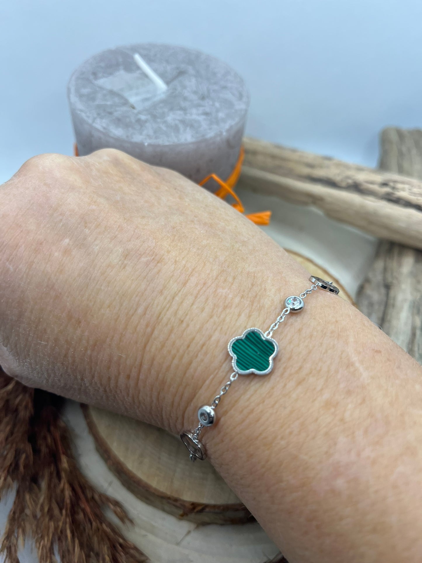 Bracelet chaine fine avec ses fleurs dont une couleur verte et ses strass brillant - Acier inoxydable