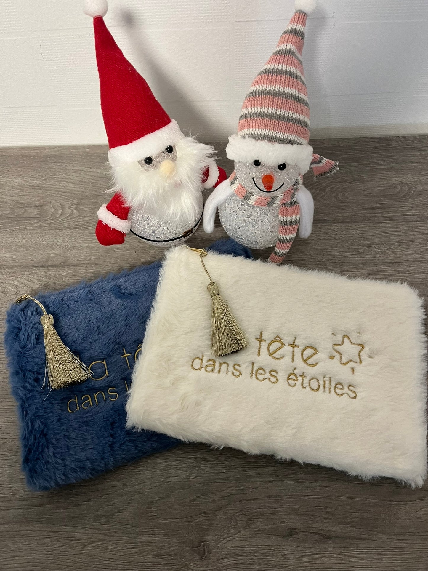 Trousse Pochette à message ( LA TETE DANS LES ETOILES ) fausse fourrure avec pompon doré - fermeture éclair, idée cadeau pour femme et pour fille