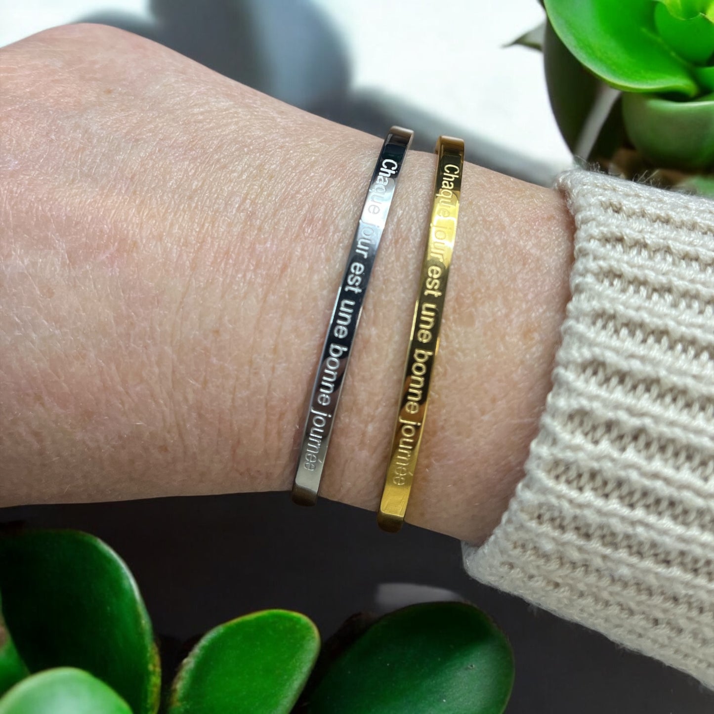 Bracelet Jonc à message ( Chaque jour est une bonne journée ) Acier inoxydable doré ou en argenté
