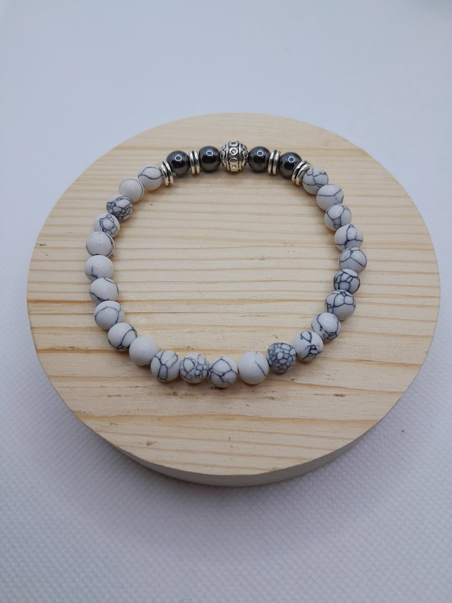 Bracelet en Pierre Naturelle - Howlite / Hématite / perles fantaisie