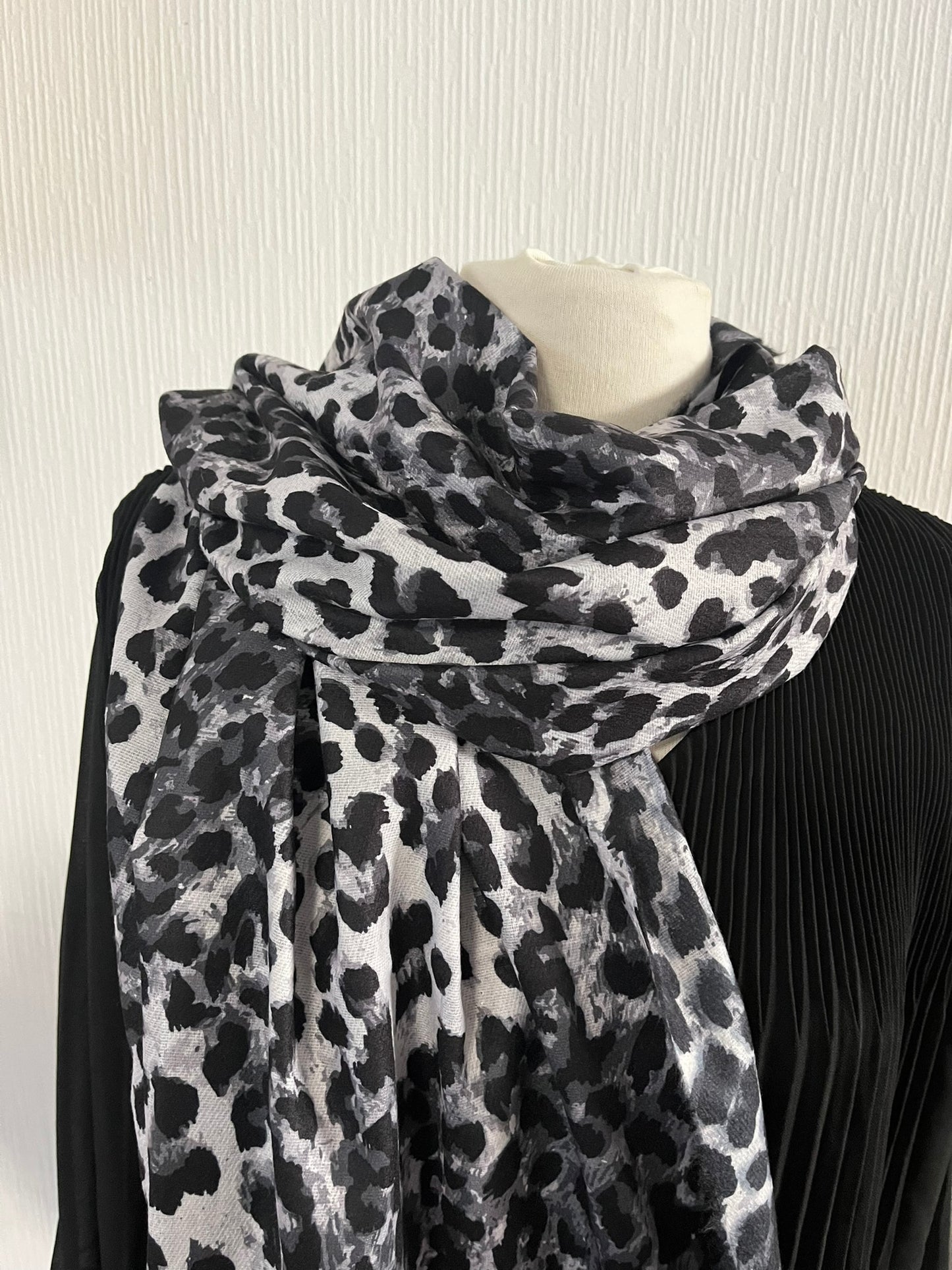 Foulard Femme douce chaleureuse style léopard - Idée Cadeau noir et marron