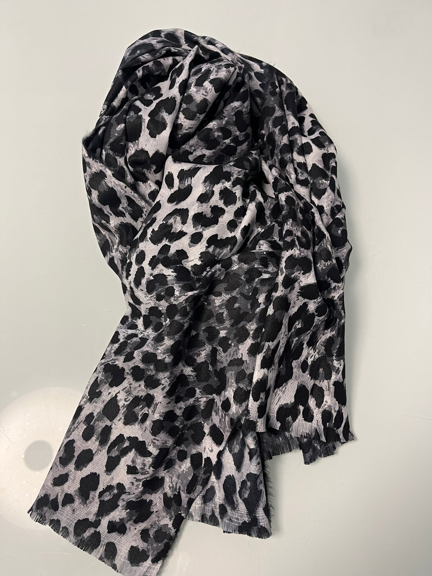 Foulard Femme douce chaleureuse style léopard - Idée Cadeau noir et marron