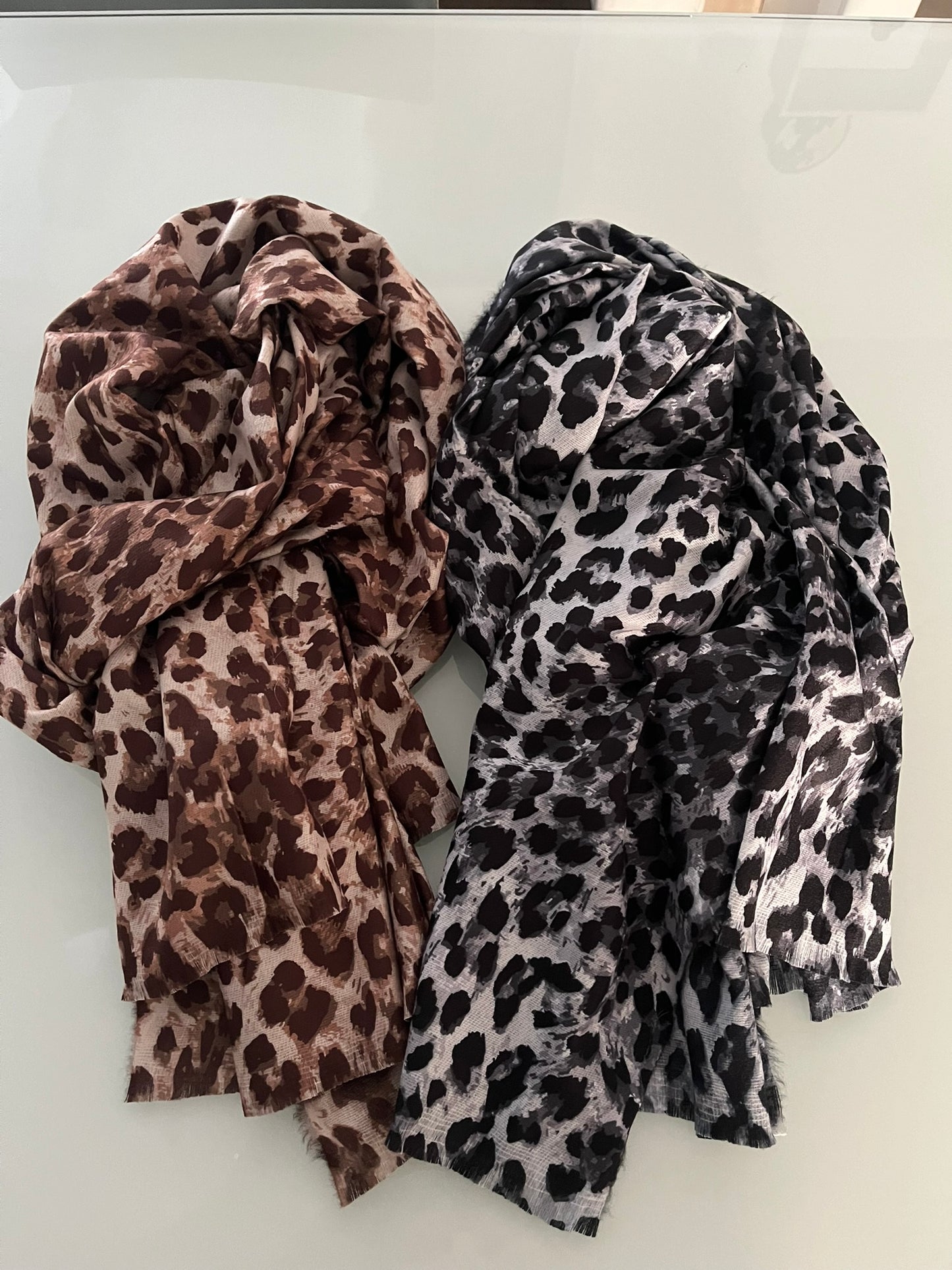 Foulard Femme douce chaleureuse style léopard - Idée Cadeau noir et marron