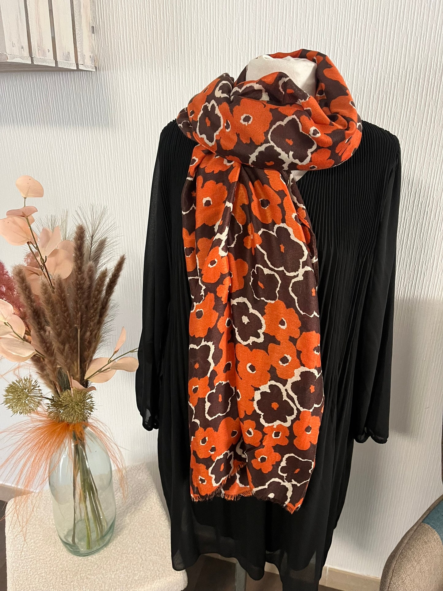 Foulard Femme Douce et chaleureuse Mode Ornés des ses fleurs de couleur noir et marron  ou Marron et orange