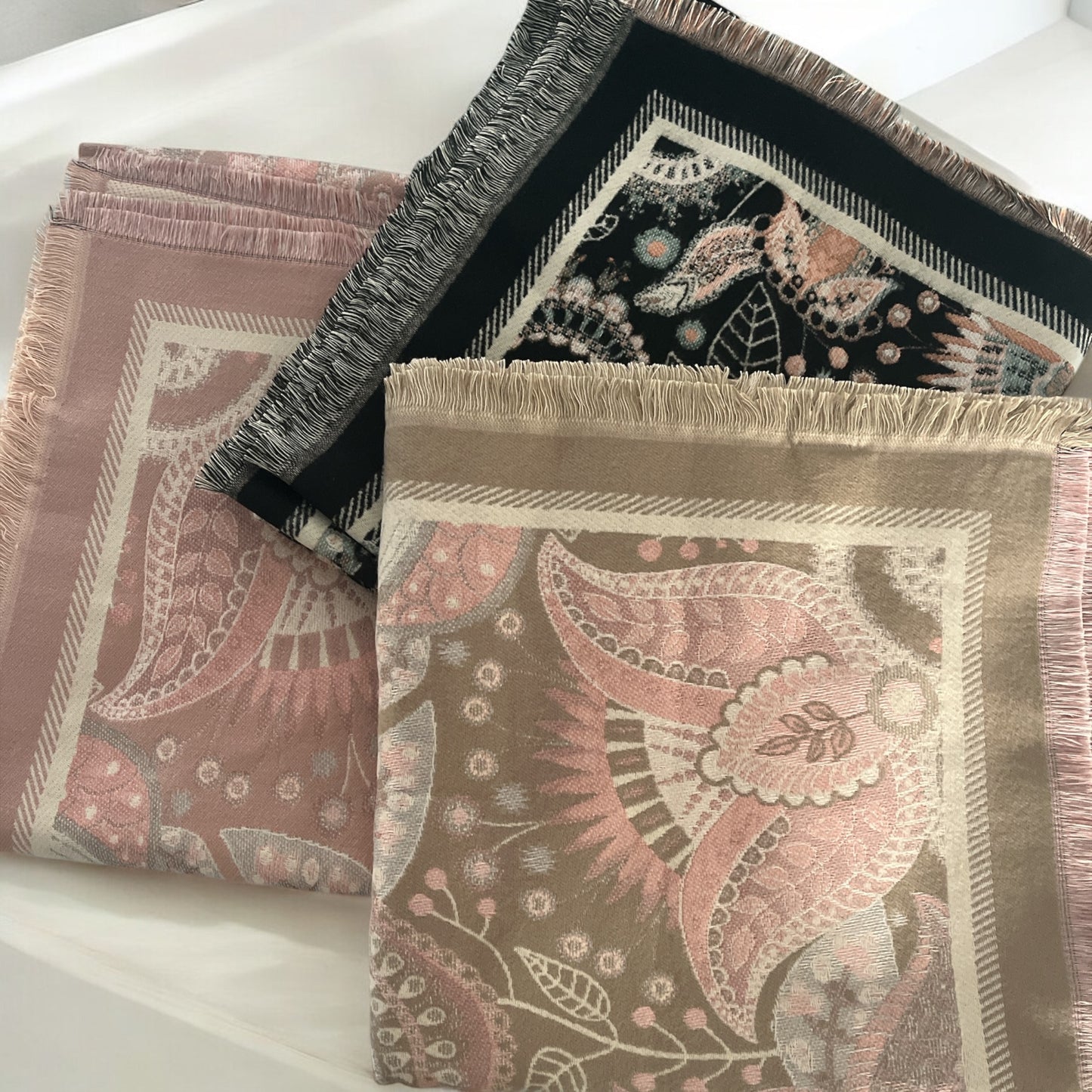Echarpe Carré douce Toucher cashmere Très chic - 3 couleurs disponibles
