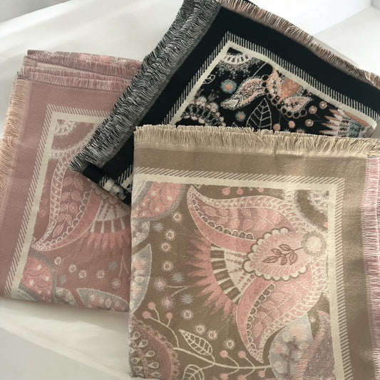 Echarpe Carré douce Toucher cashmere Très chic - 3 couleurs disponibles