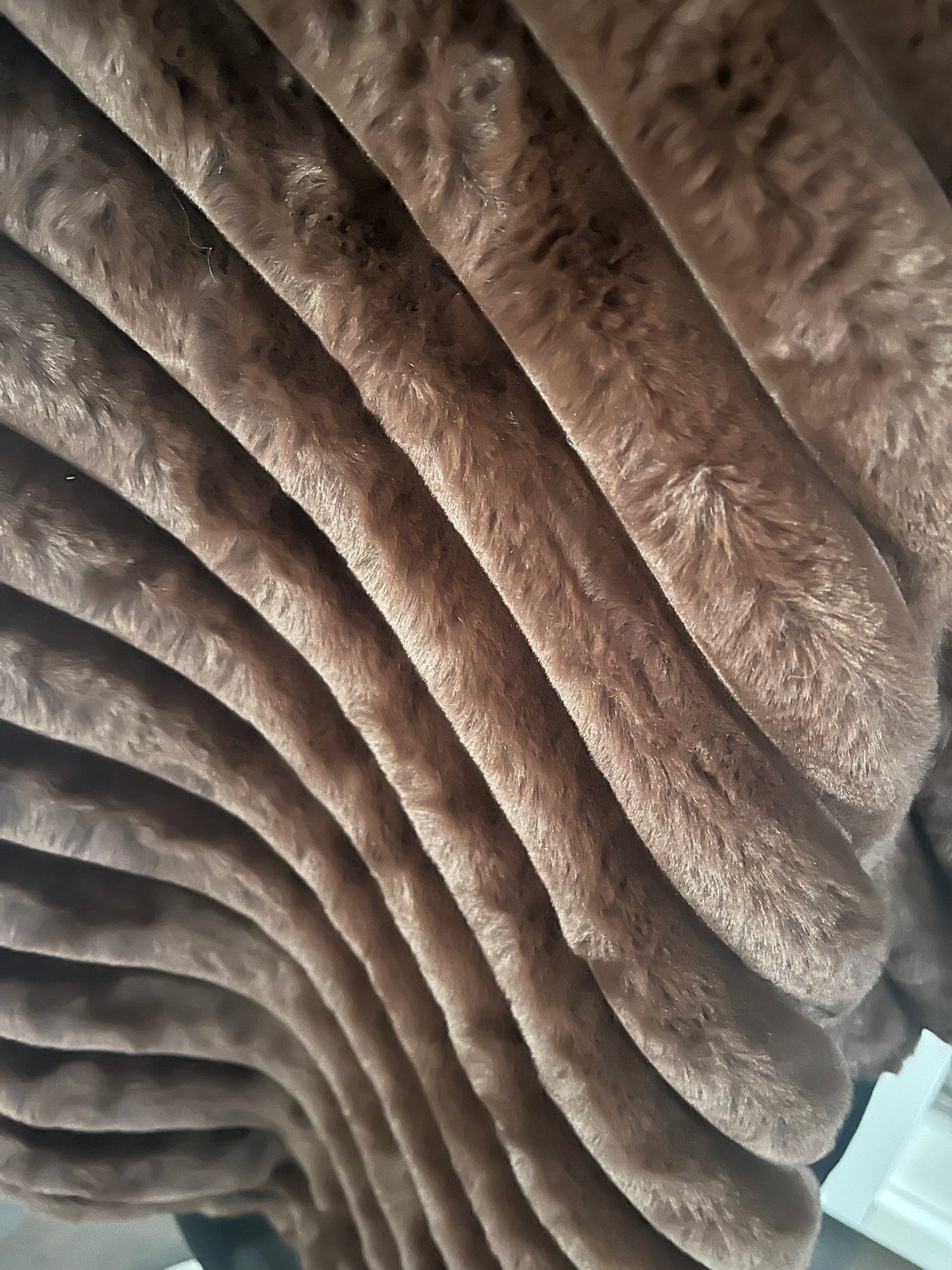 Poncho en Fausse Fourrure rayé Féminin