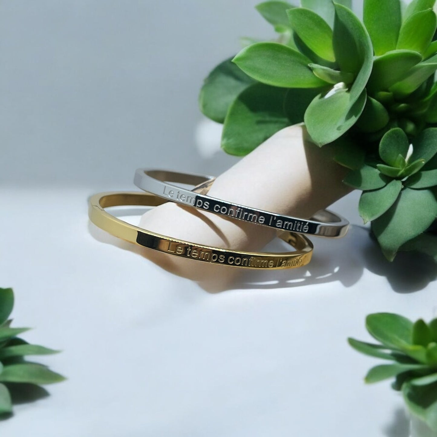 Bracelet Jonc à message ( Le temps confirme l'amitié ) Acier inoxydable doré ou Argenté