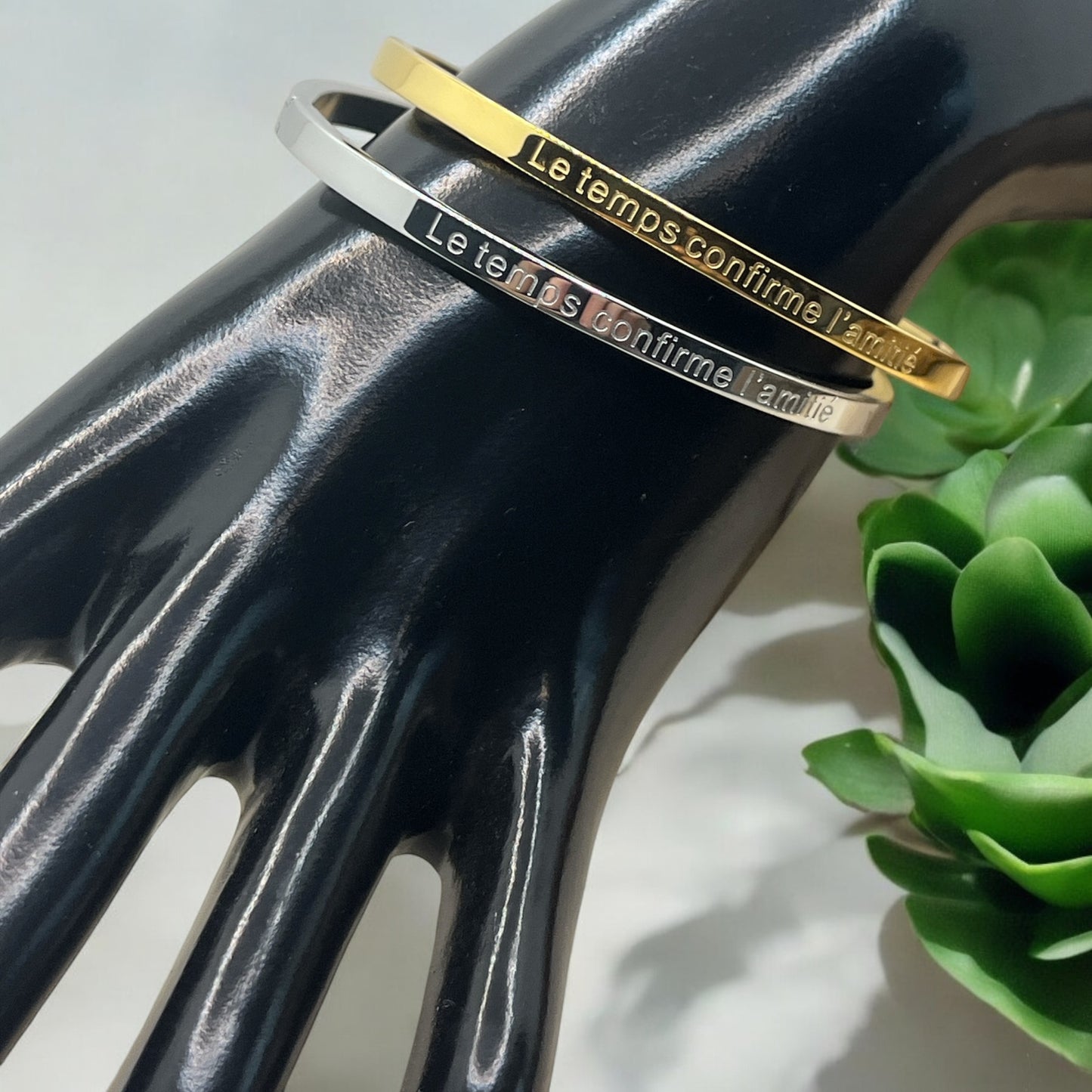 Bracelet Jonc à message ( Le temps confirme l'amitié ) Acier inoxydable doré ou Argenté