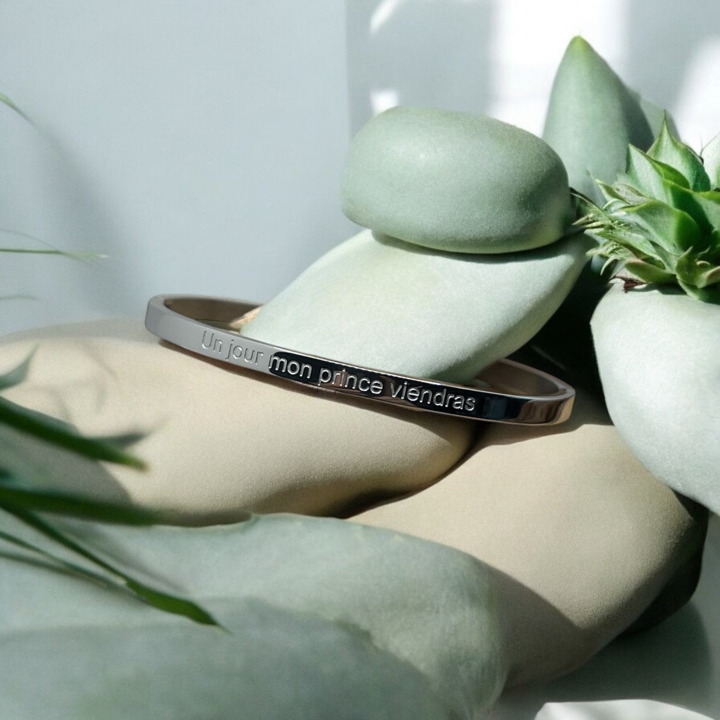 Bracelet Jonc à message ( Un jour mon prince viendras ) Acier inoxydable Doré ou Argenté