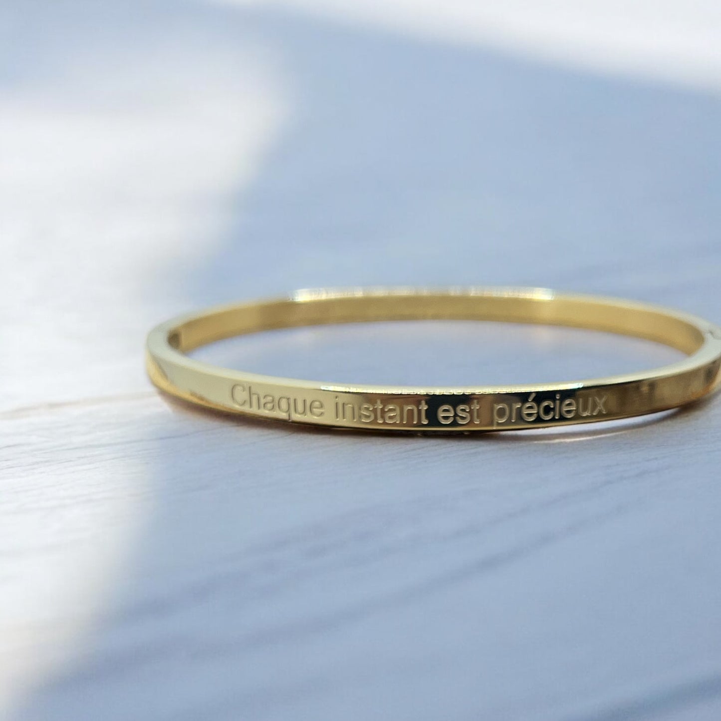 Bracelet Jonc à message ( Chaque instant est précieux ) Acier inoxydable Doré ou Argenté