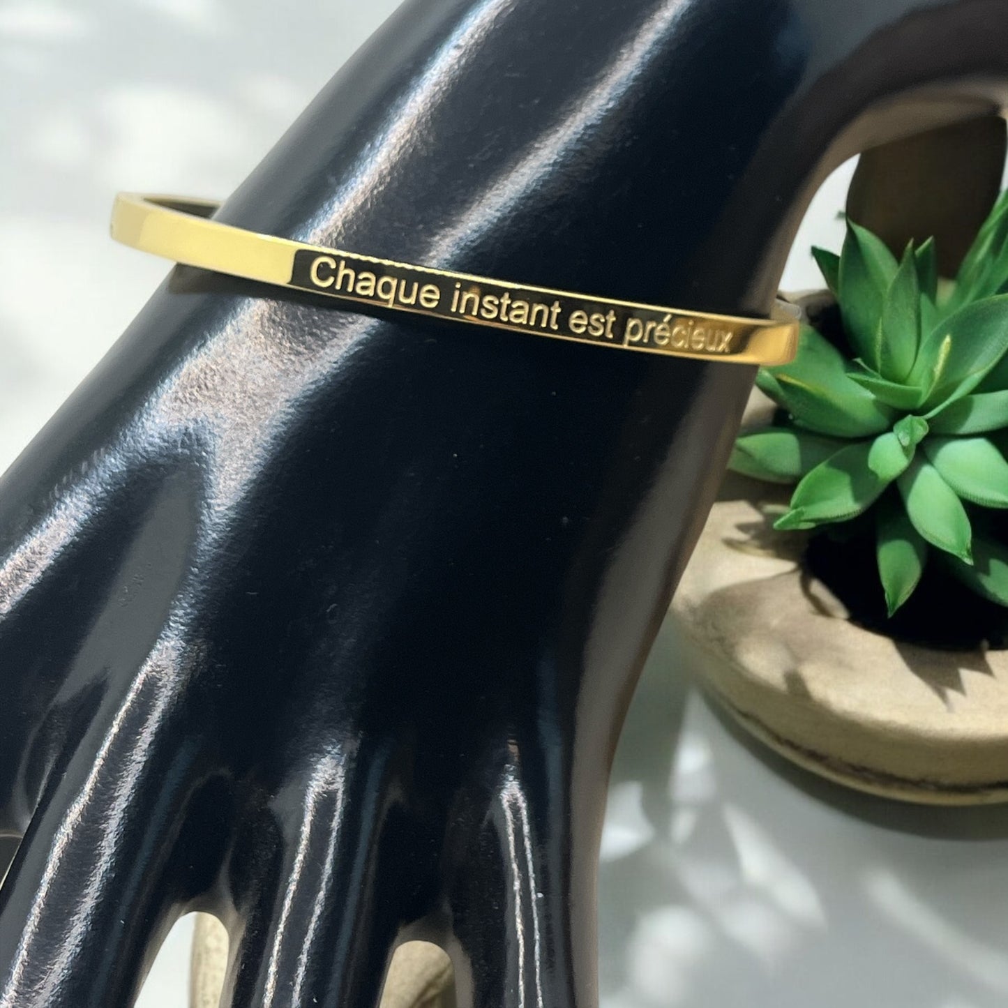 Bracelet Jonc à message ( Chaque instant est précieux ) Acier inoxydable Doré ou Argenté